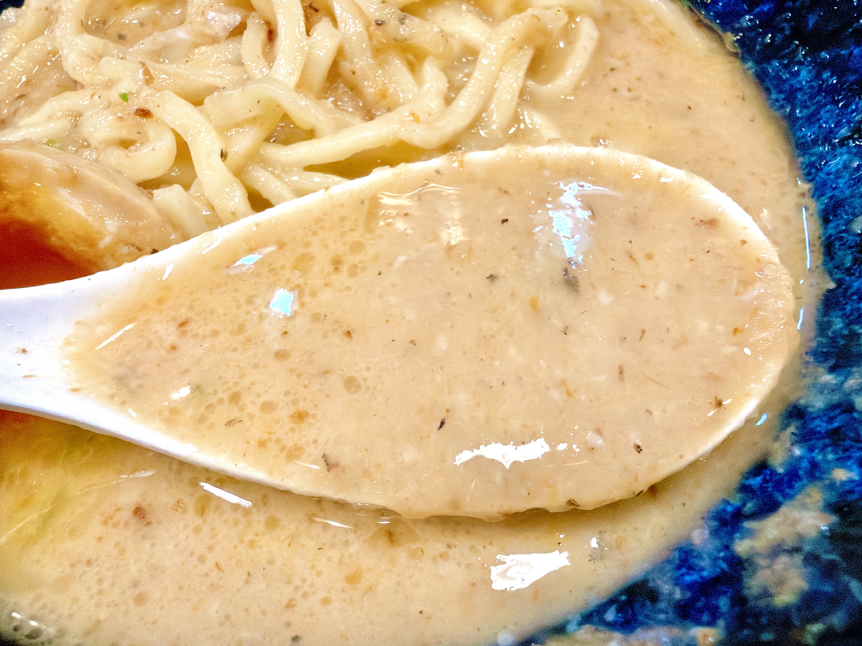 スープの底の濃密さは強い