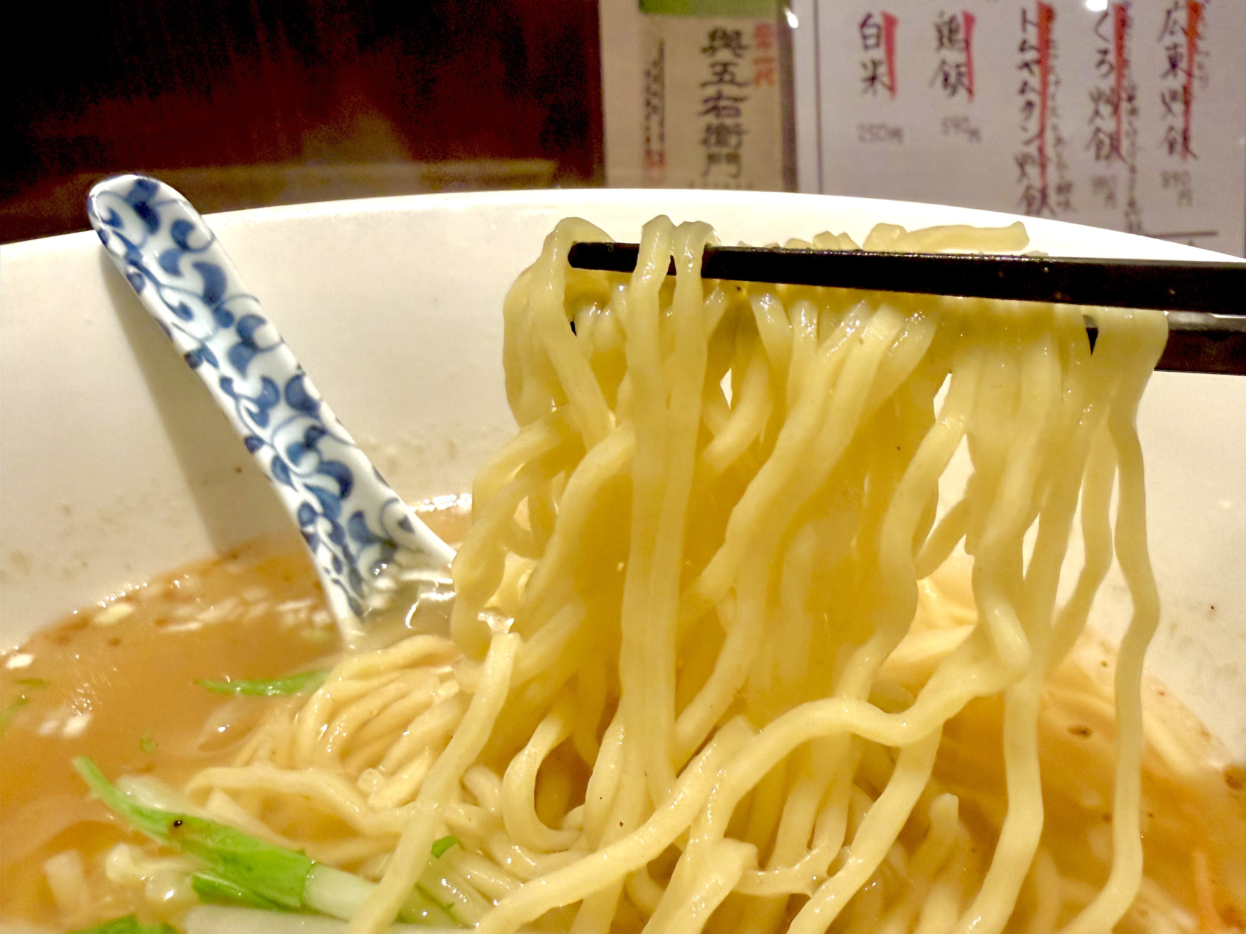 中細麺もモチモチ感あり