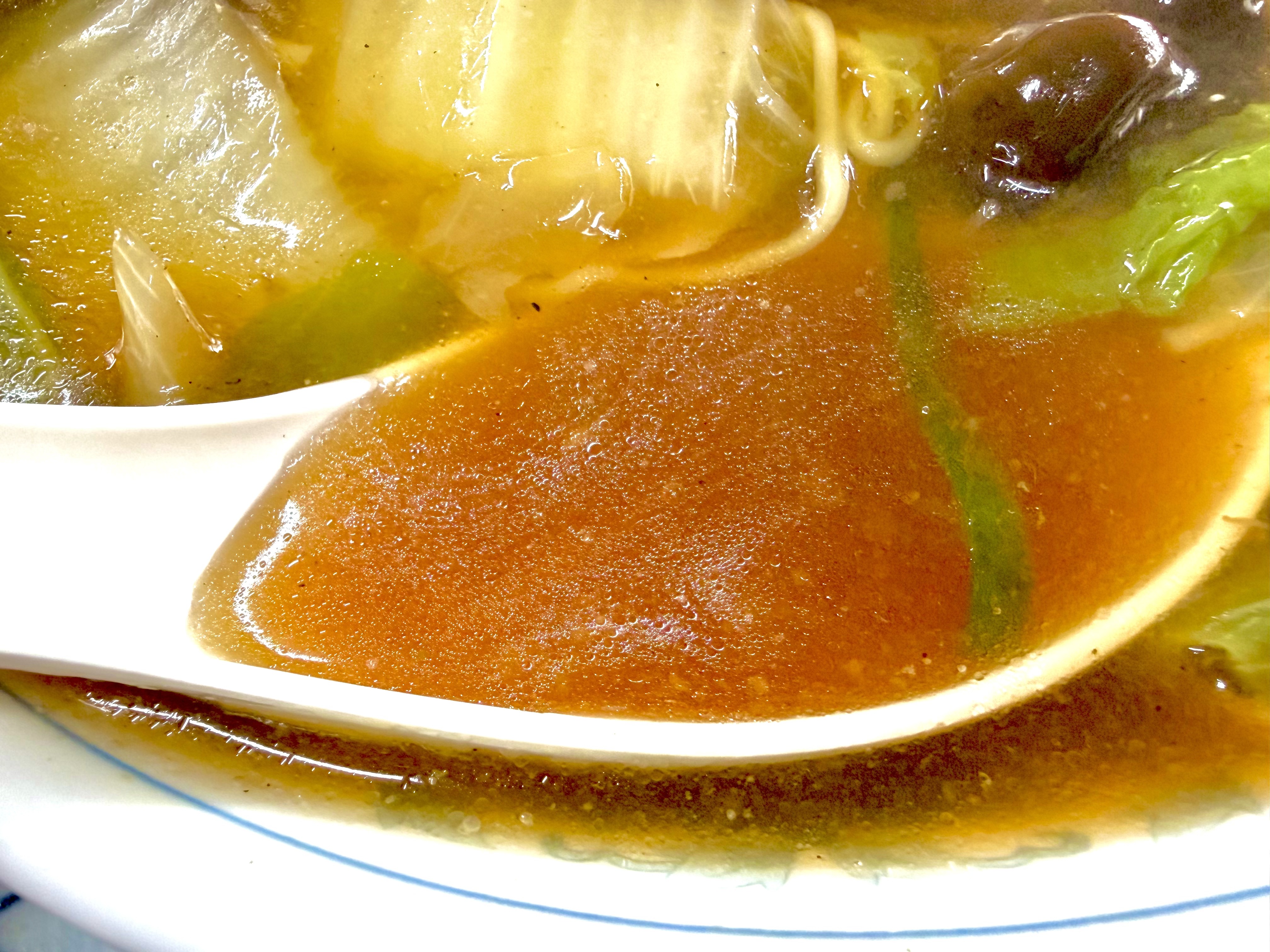 餡の旨みが広がるスープ