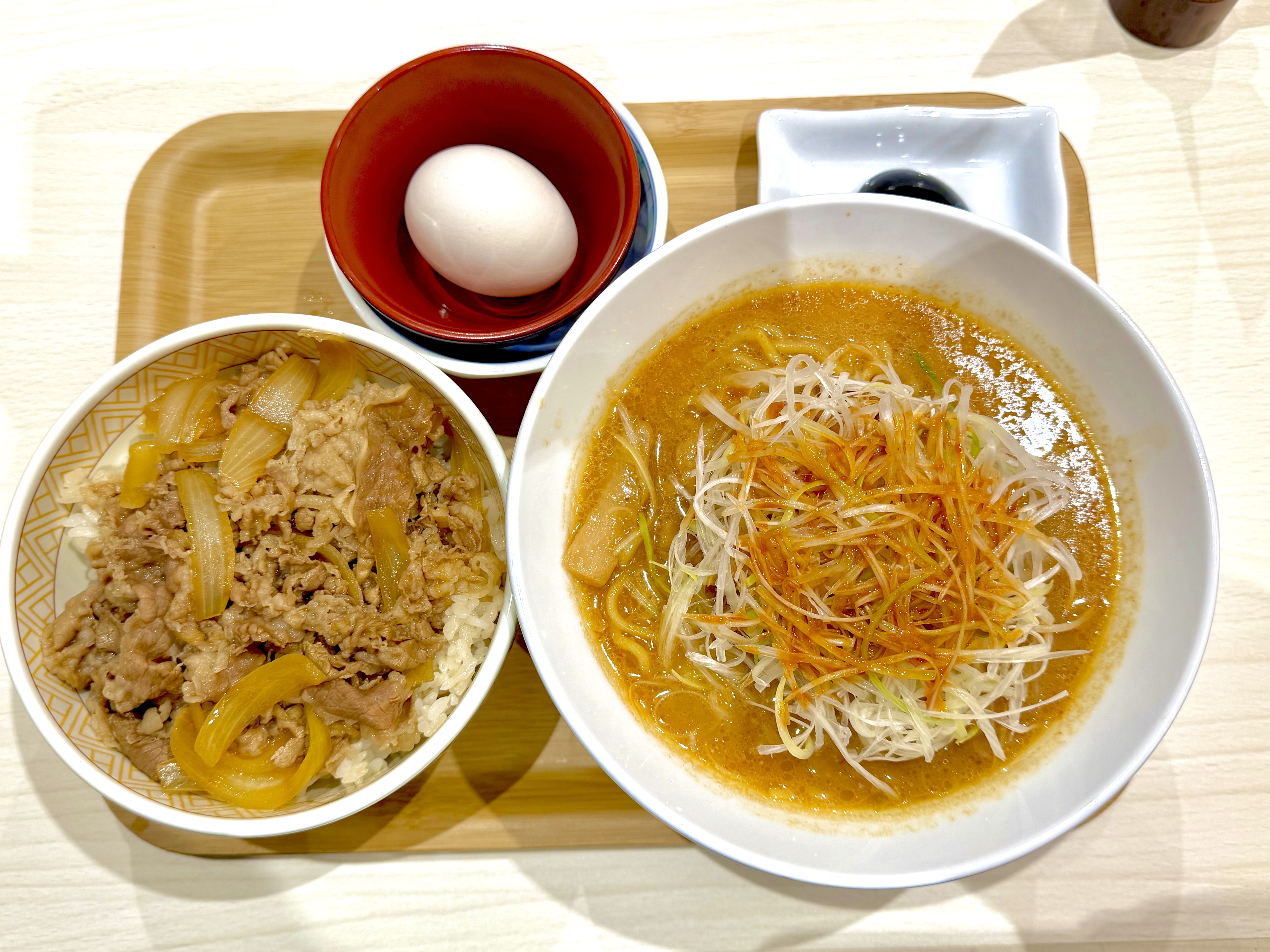 白髪ネギ味噌ラーメン牛丼セット