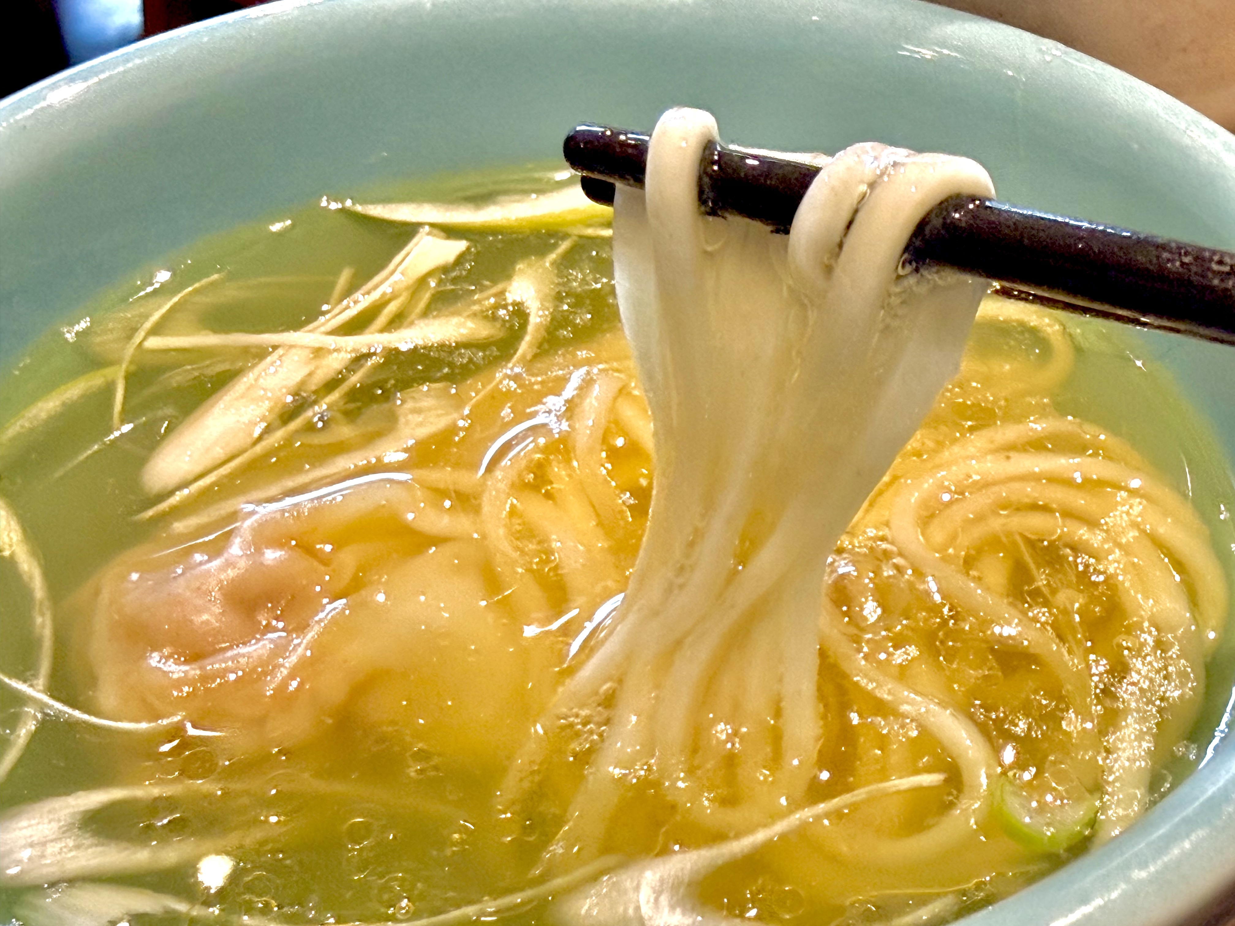 塩のつけダレと麺