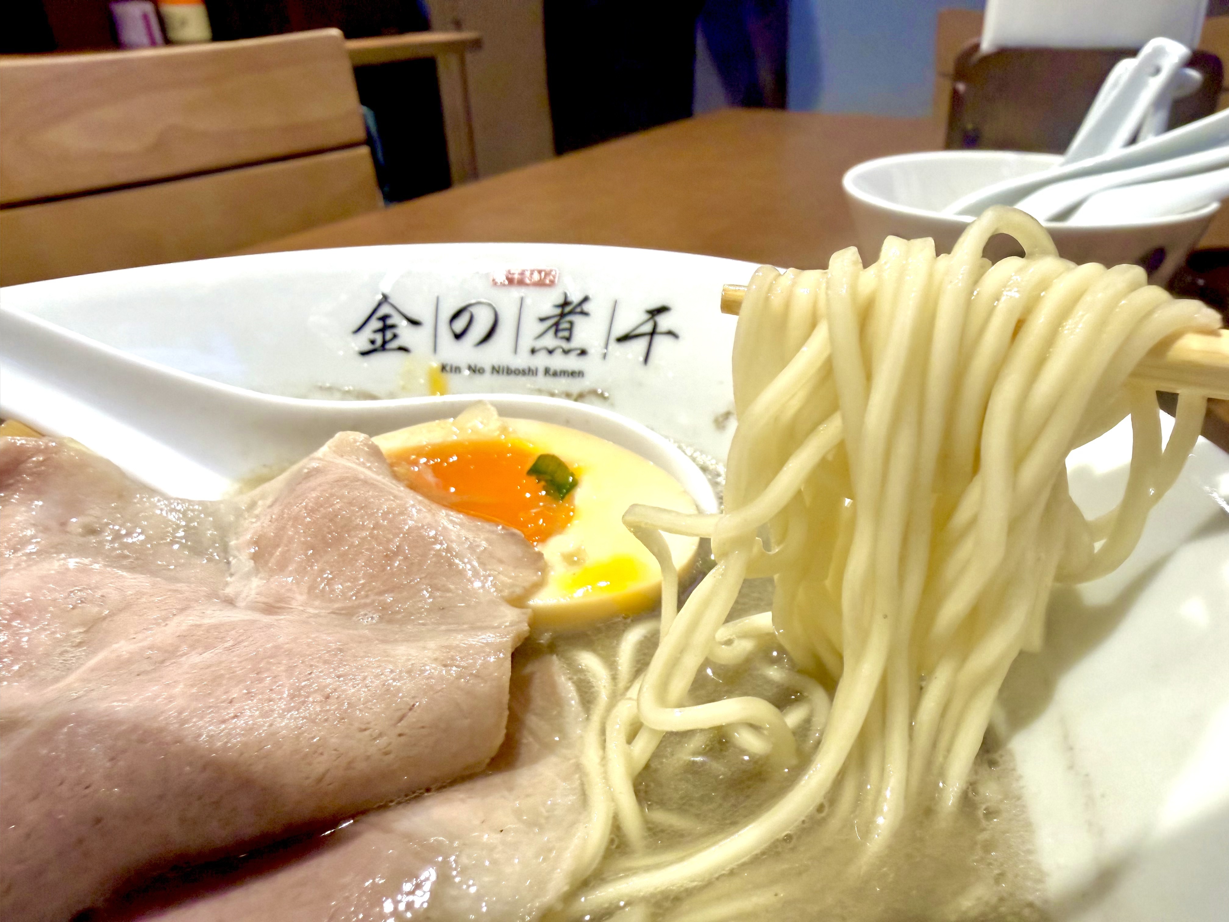 少し柔めの細麺