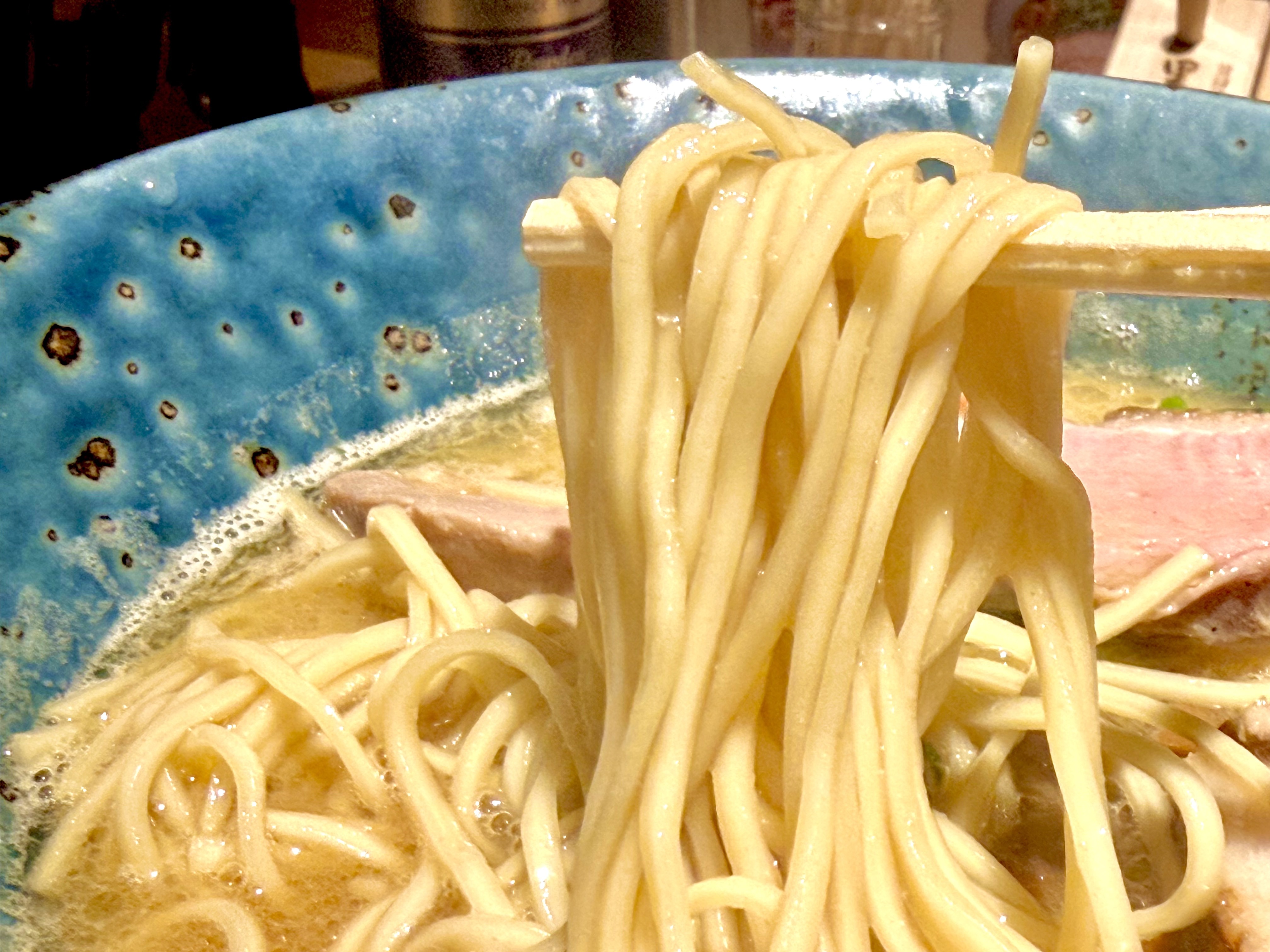 中細のコシある麺