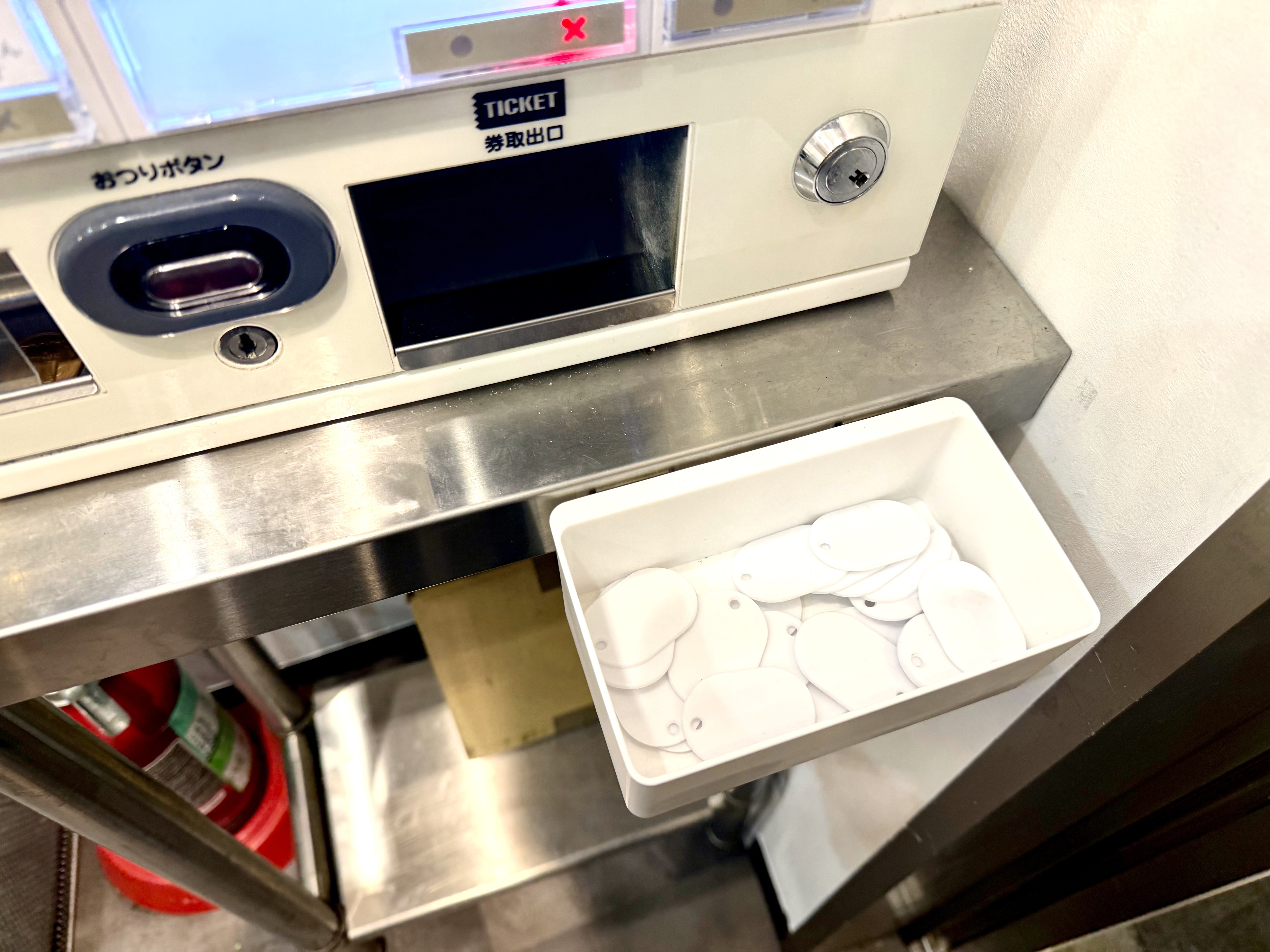 白いタグプレート