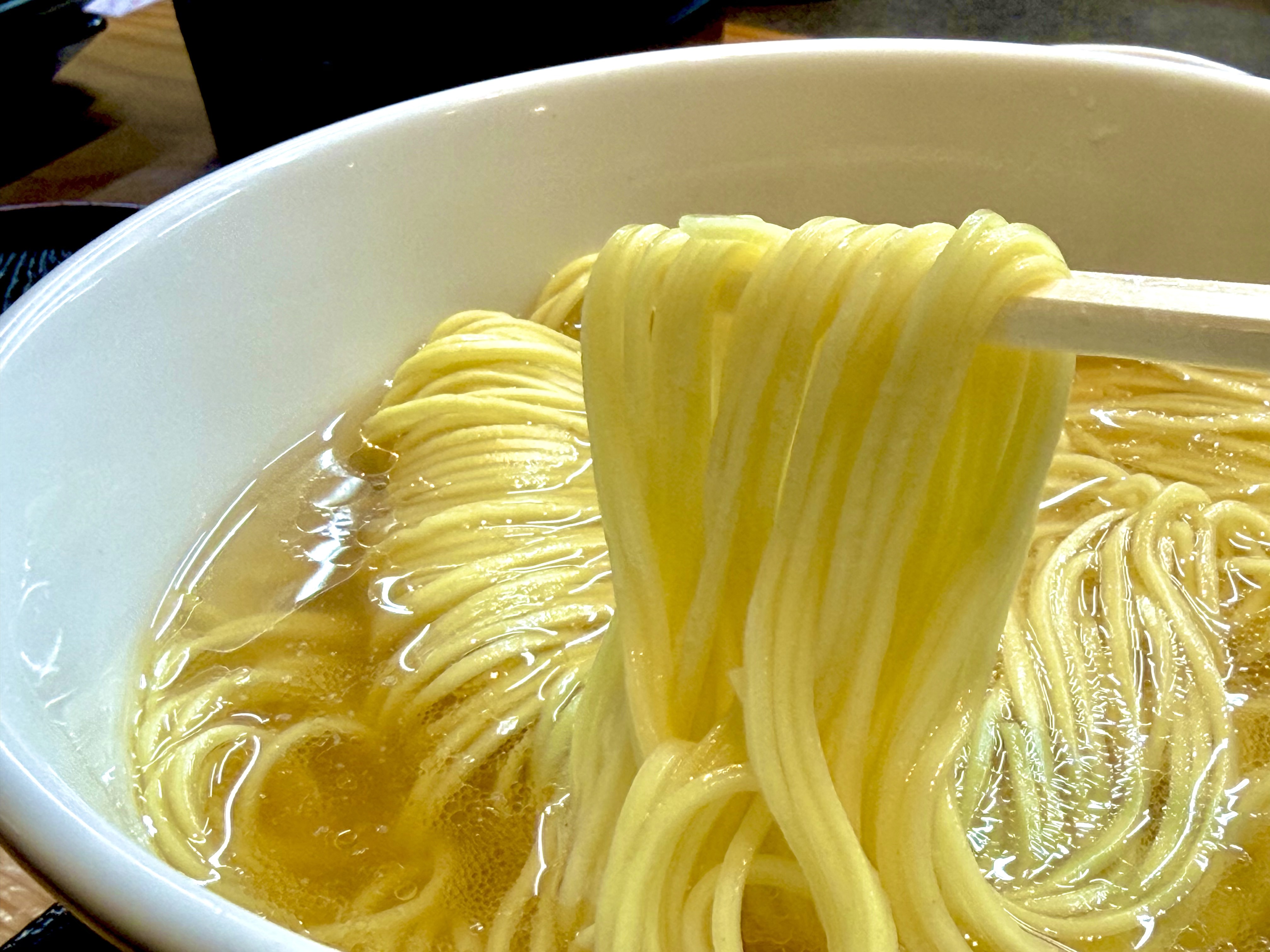 鰤出汁ラーメンの麺
