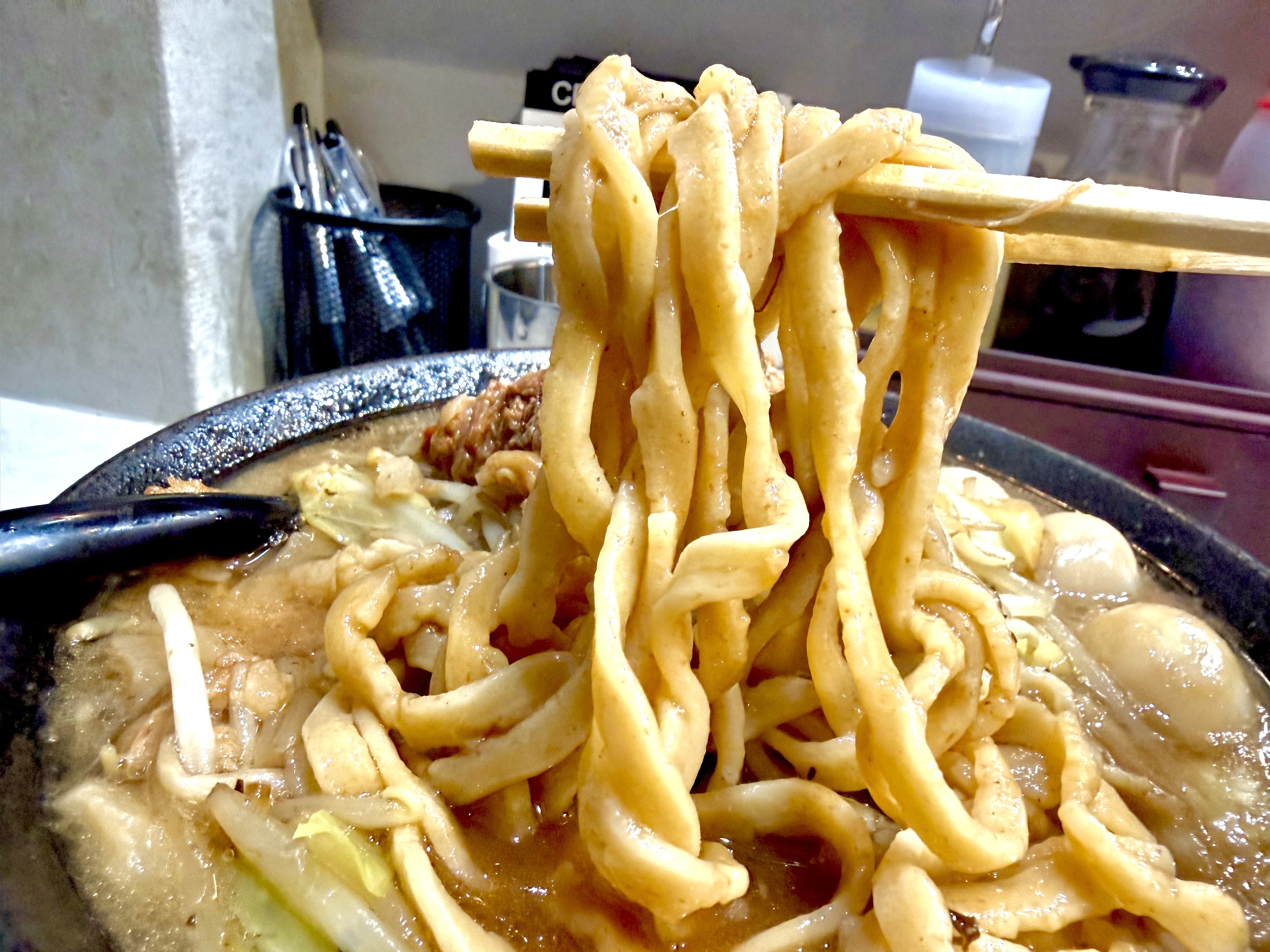 うねりある太麺