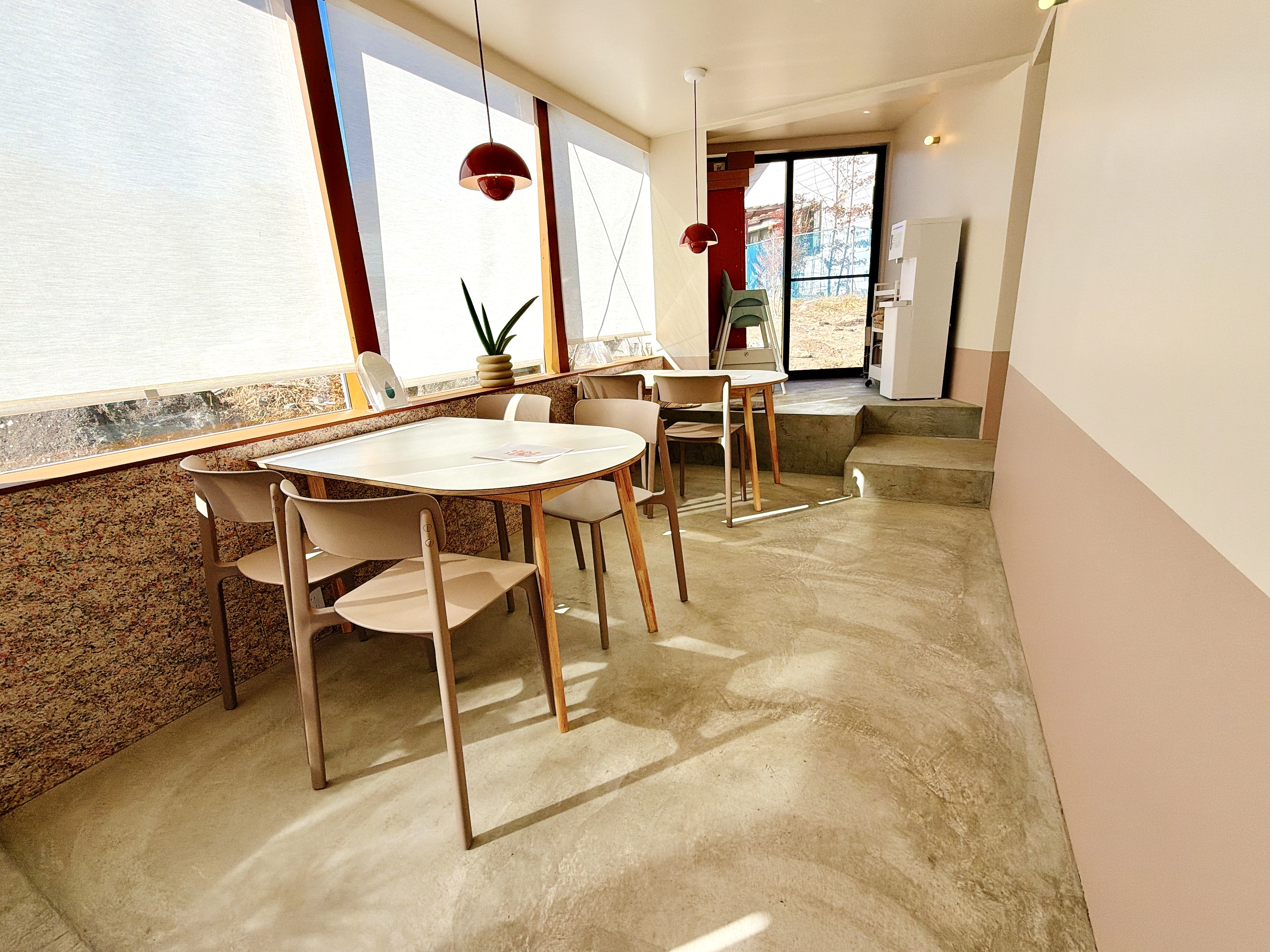 店内テーブル席