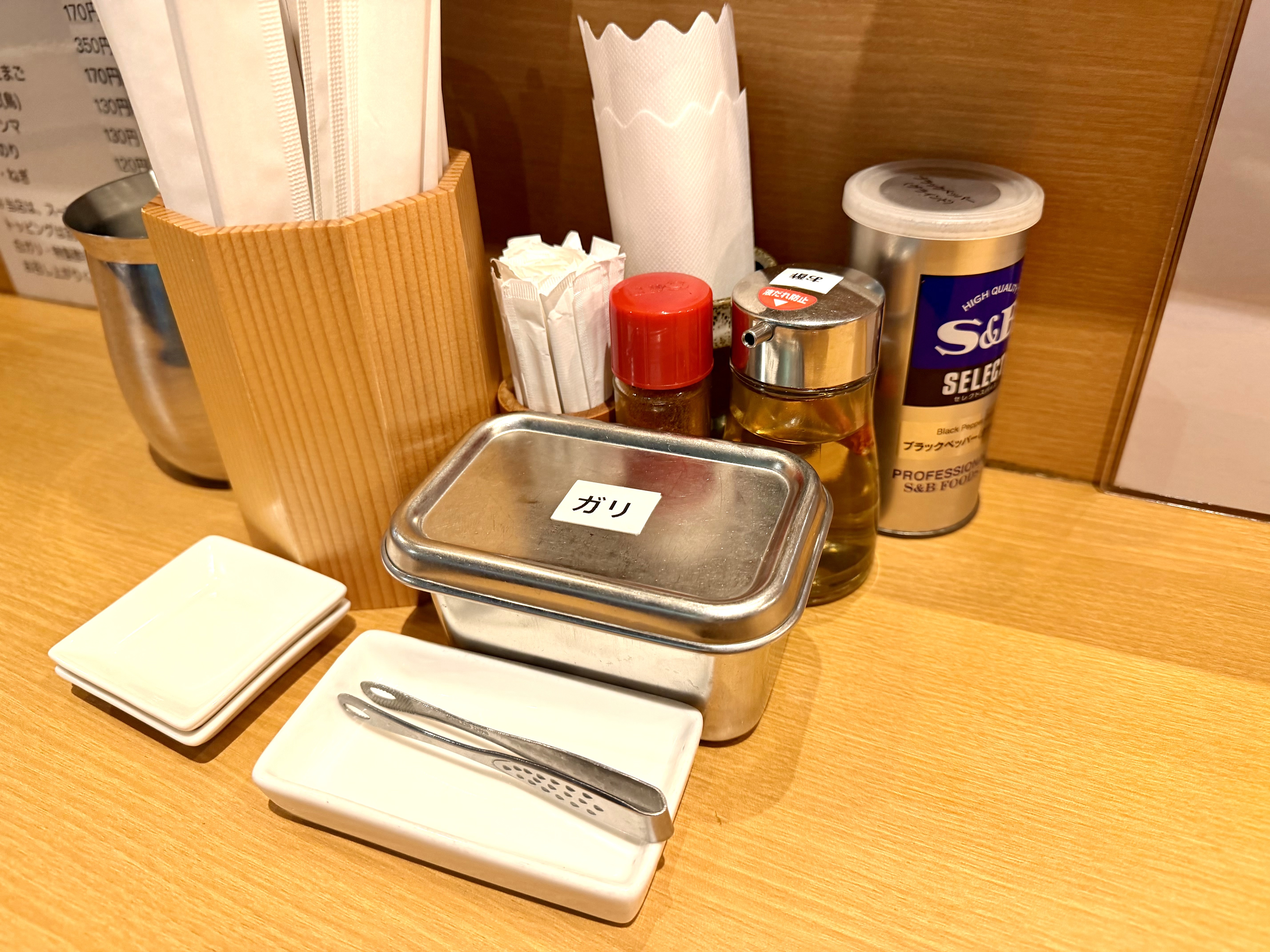 卓上にはガリがある