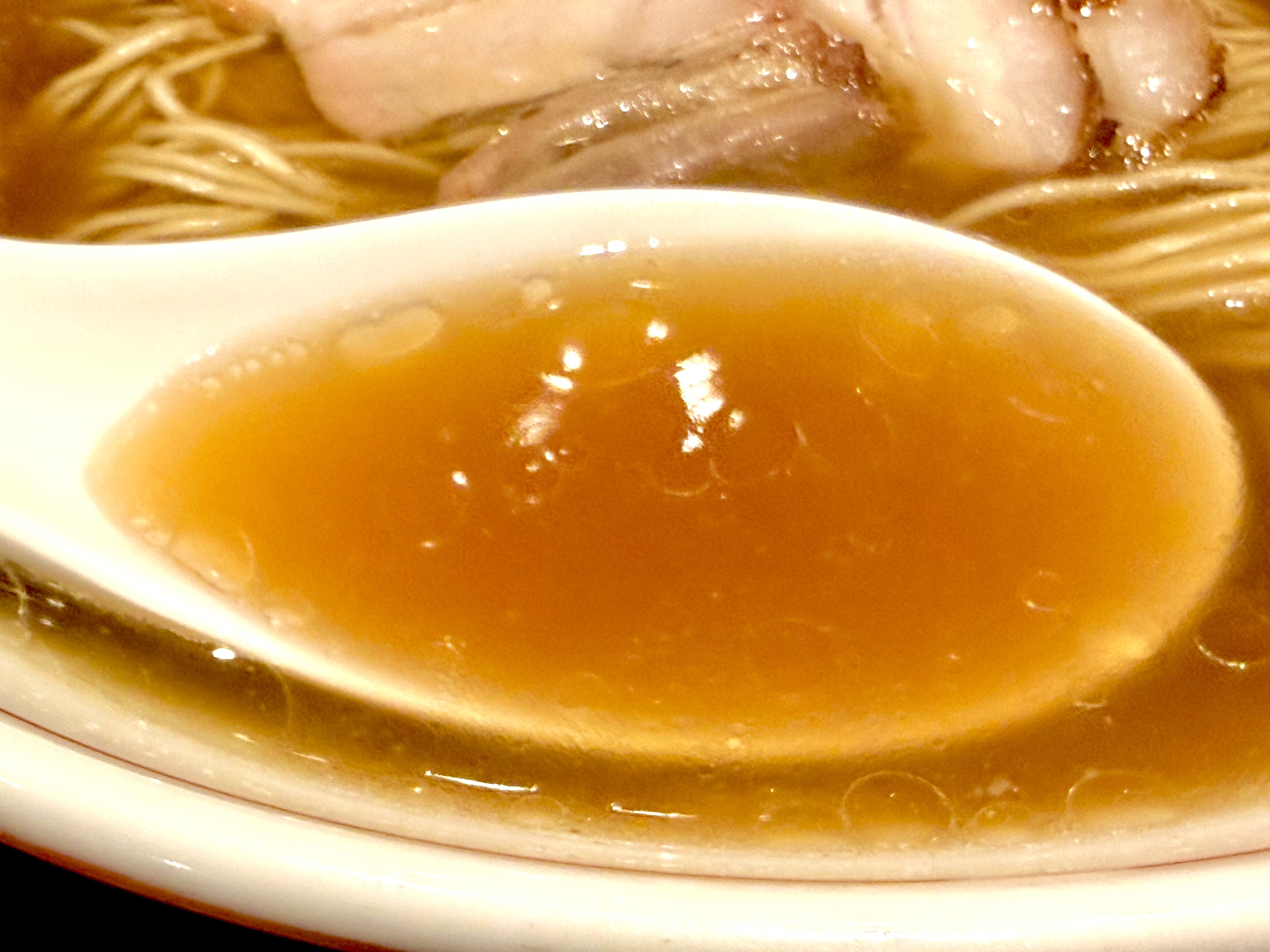 鶏の旨みビシッと効いたスープ