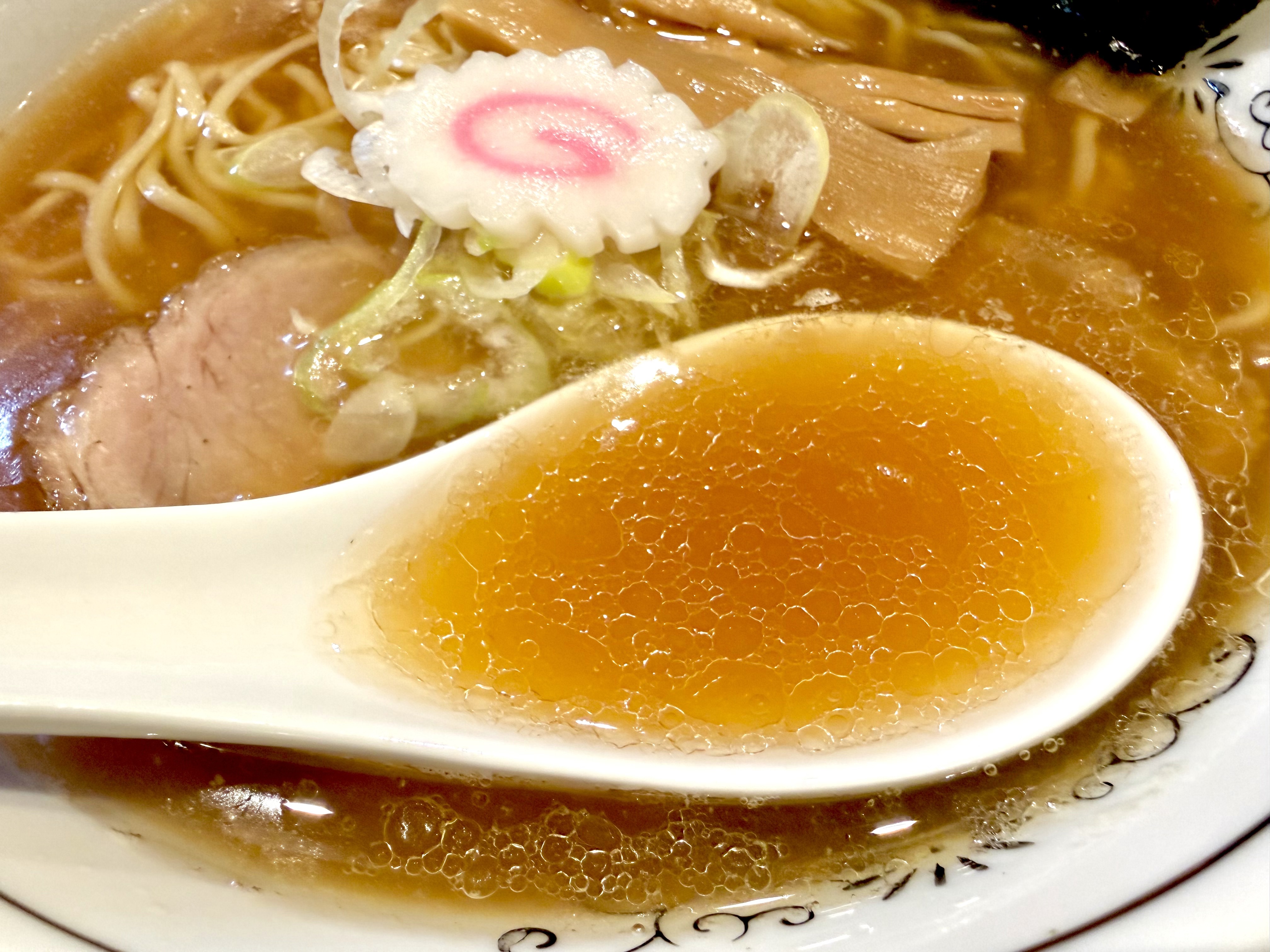 魚介も感じるスープ