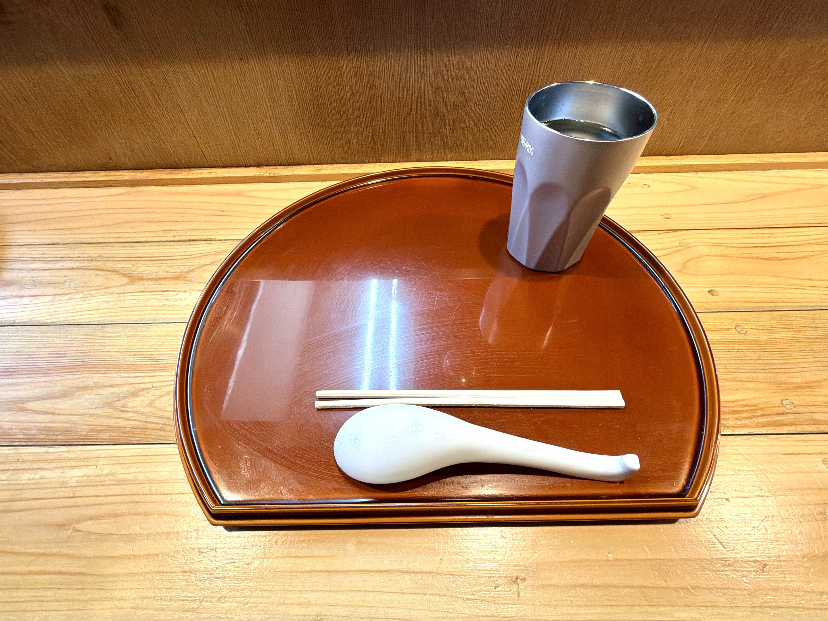 お出迎え体制のお盆