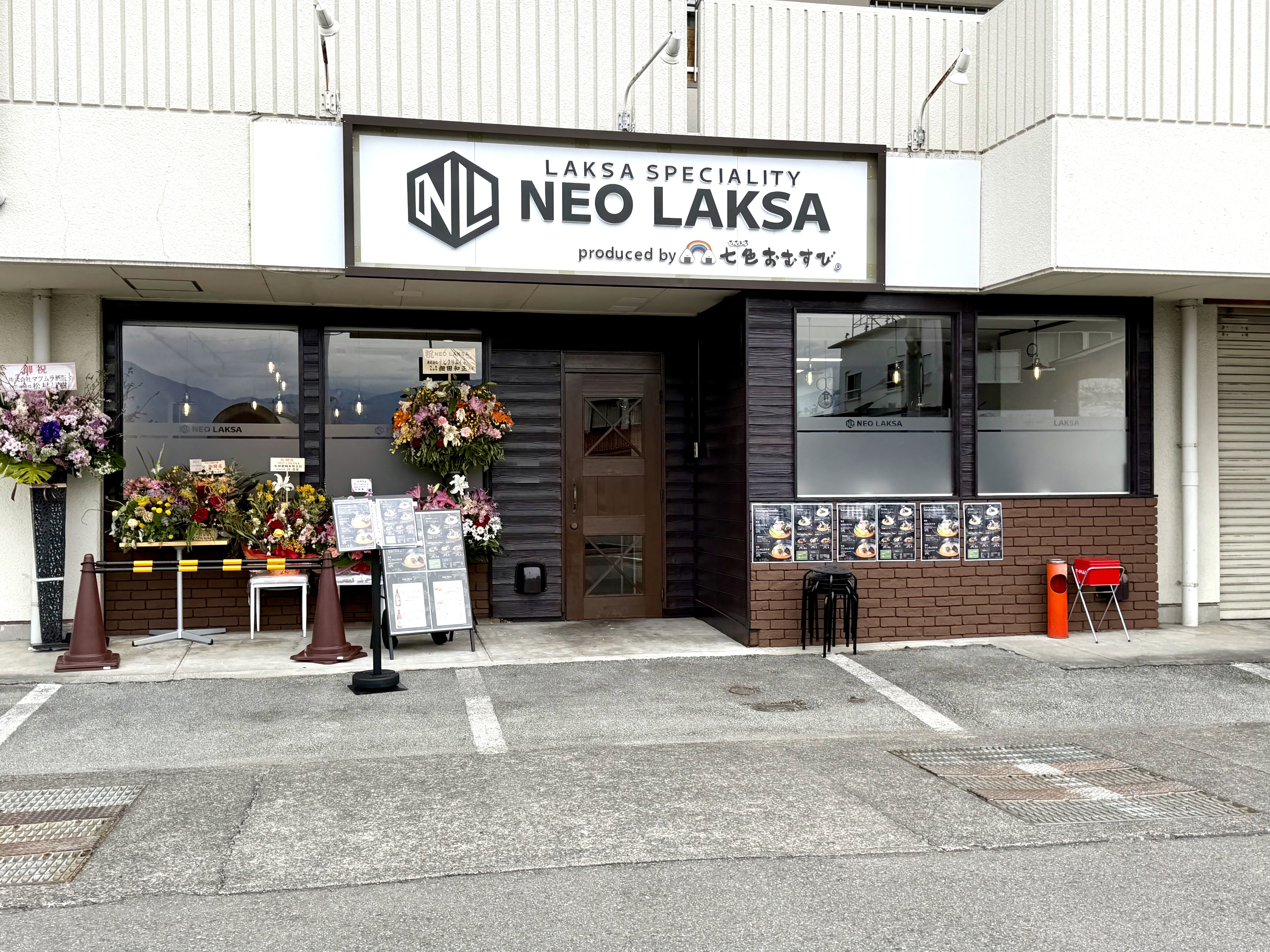 NEO LAKSA外観