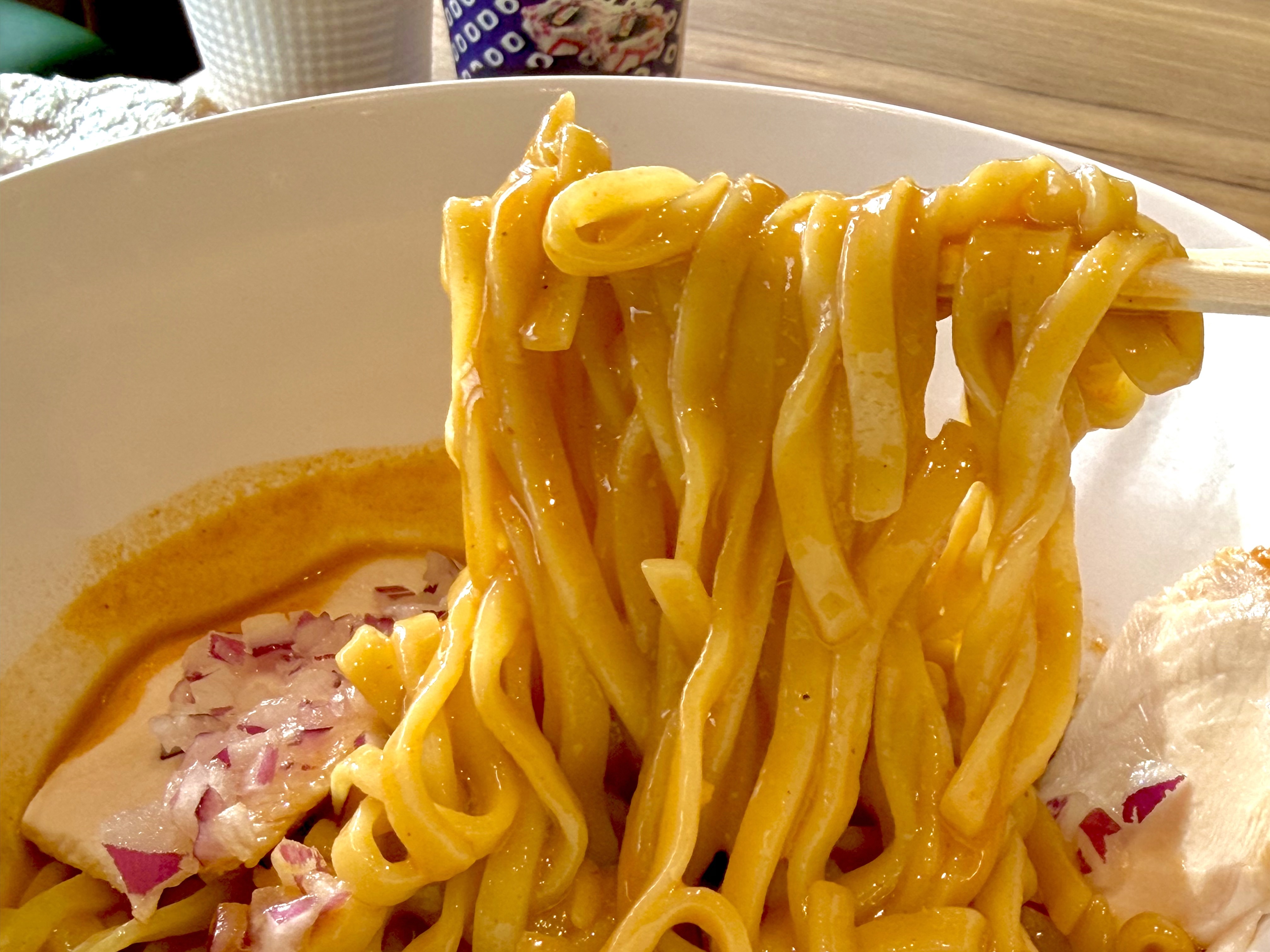 モチモチパスタのような麺