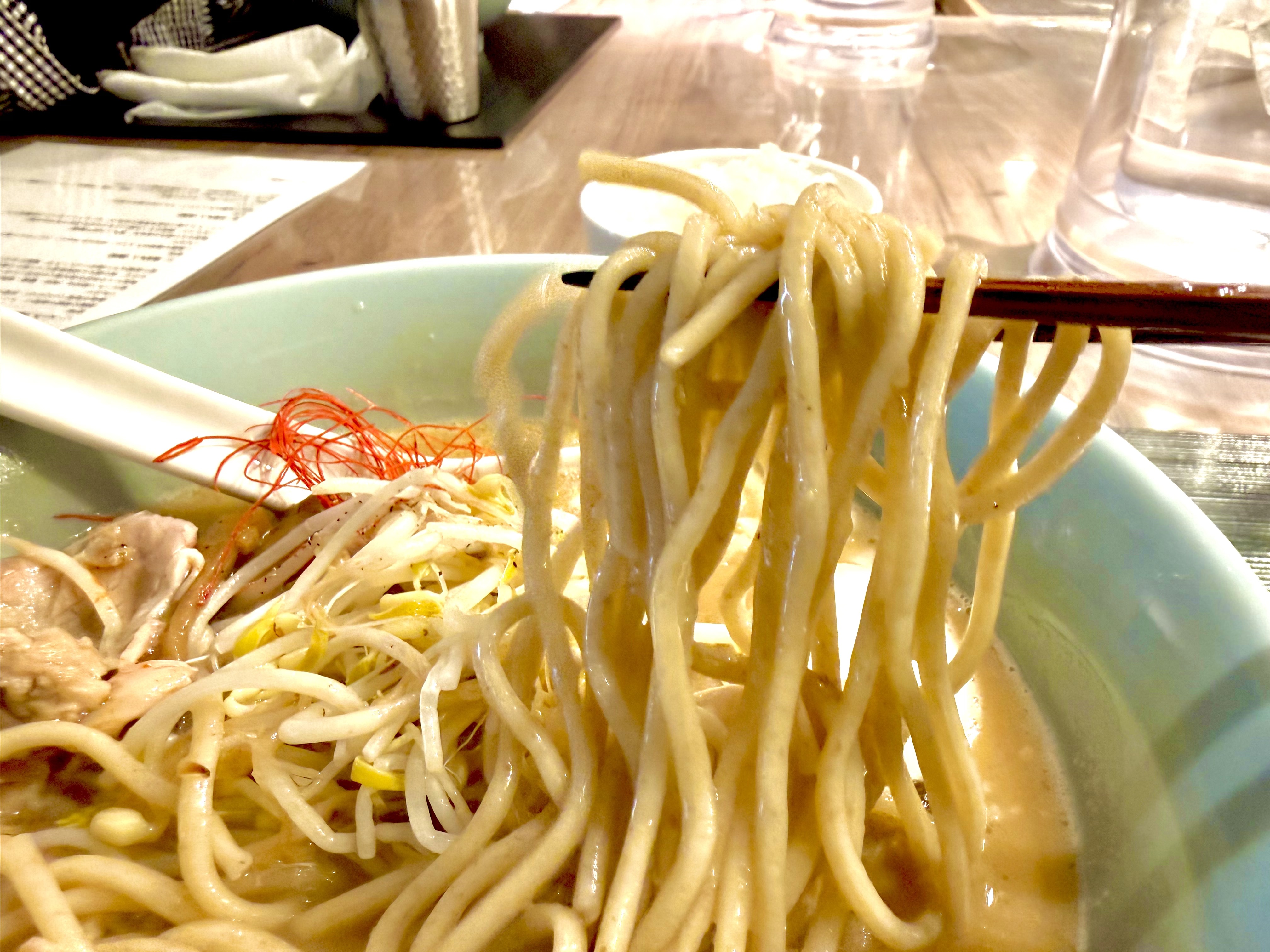 中太の低加水麺