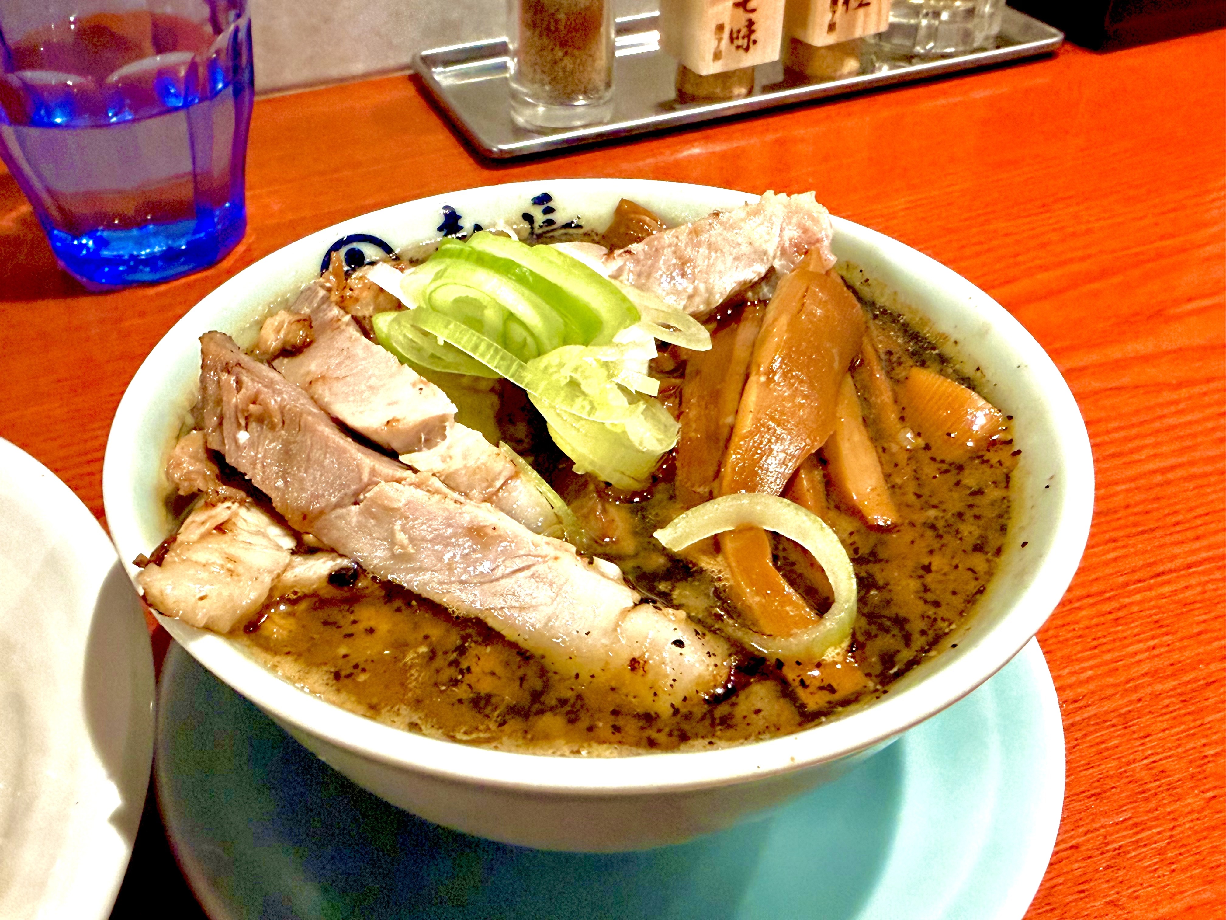 チャーシュー・メンマたっぷりのスープ