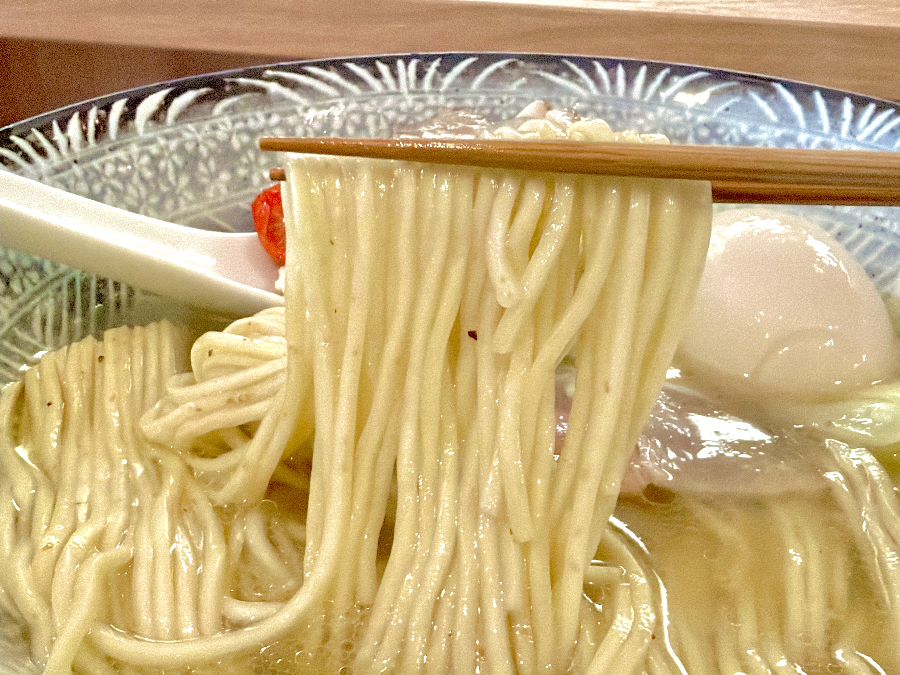丸山製麺の中細ストレートタイプの麺