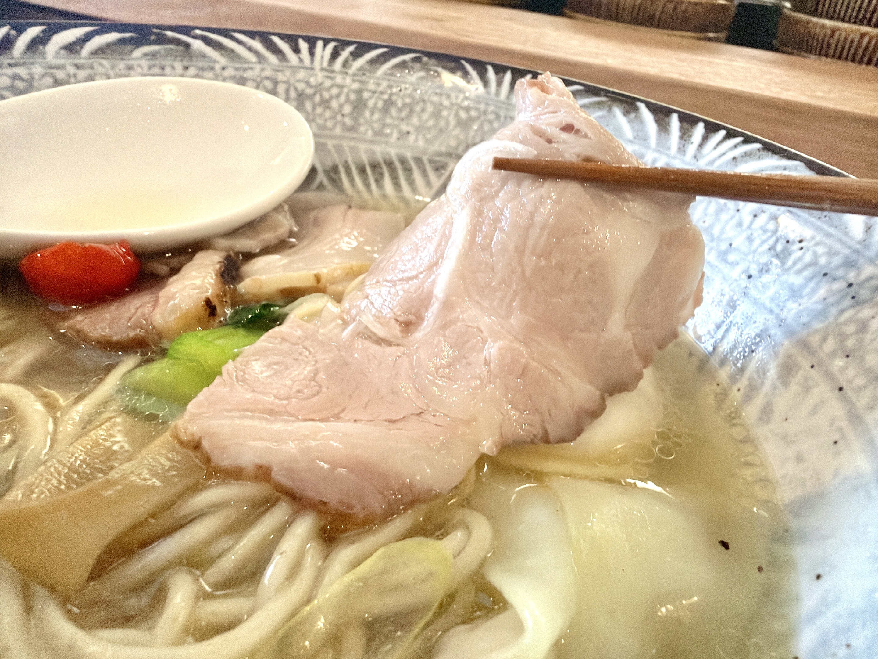 薄切りの燻製チャーシュー