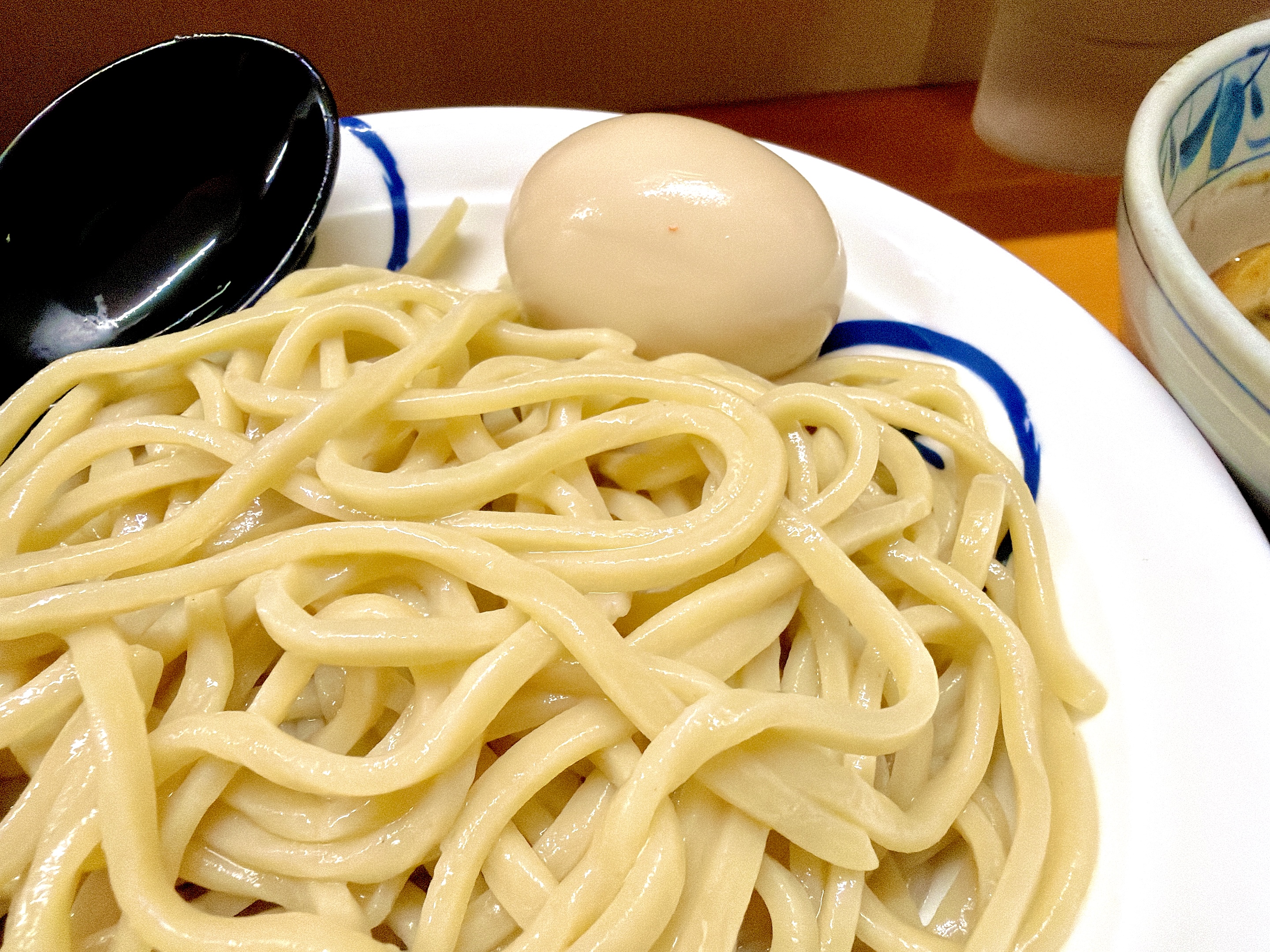わしっと感のある中太麺