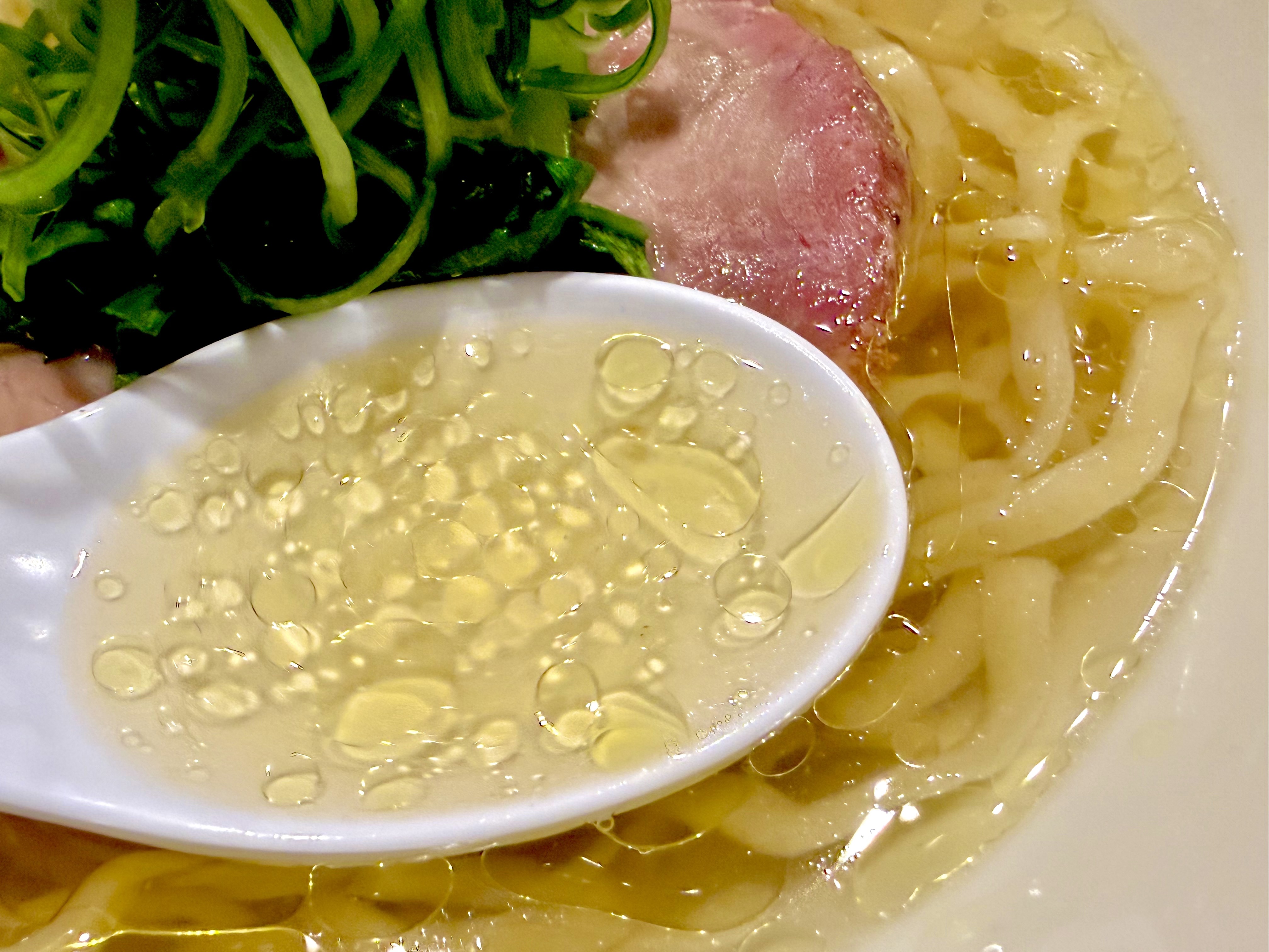 透き通る最高ビジュアル塩スープ