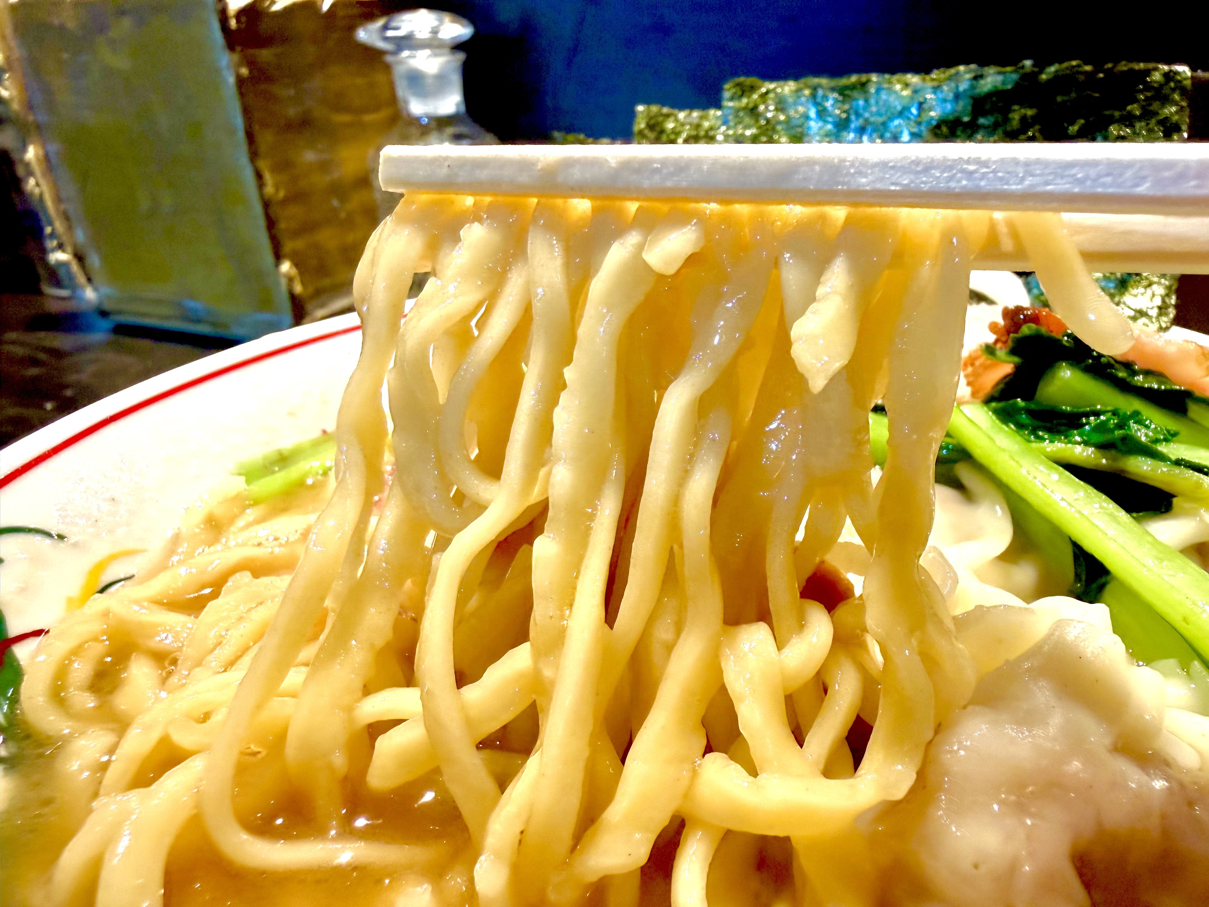 もっちりとした中太麺