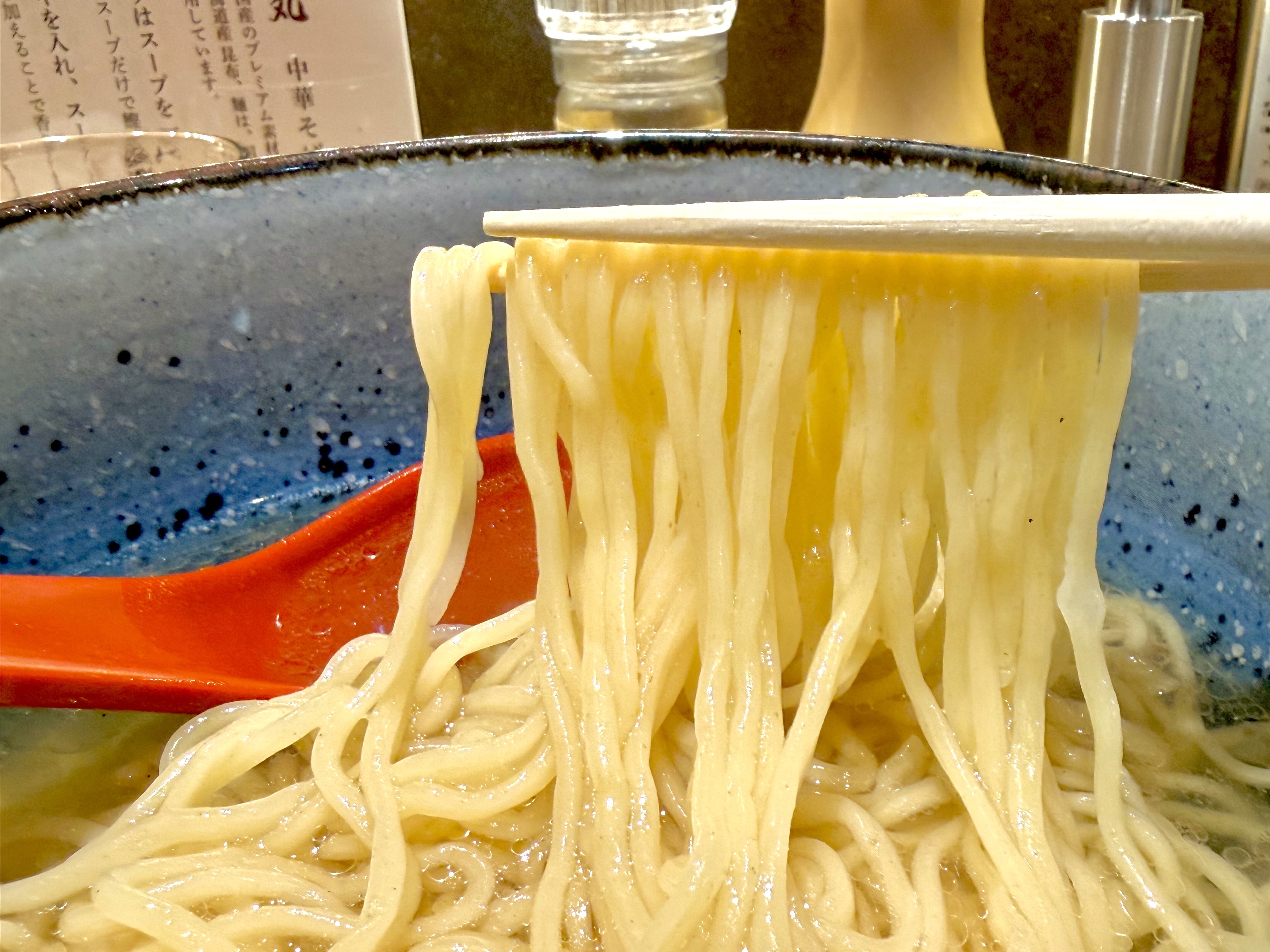 しっとりとした細麺