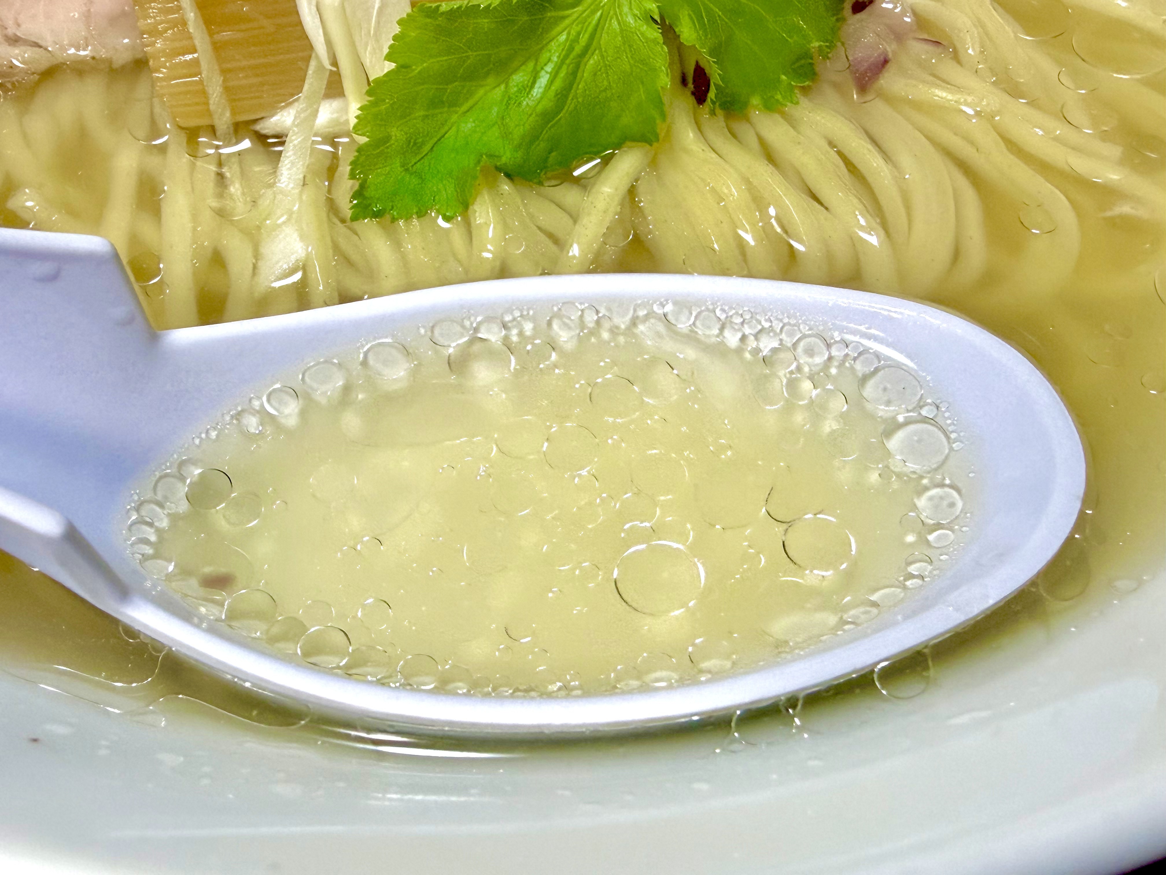 貝の旨みが迸るスープ