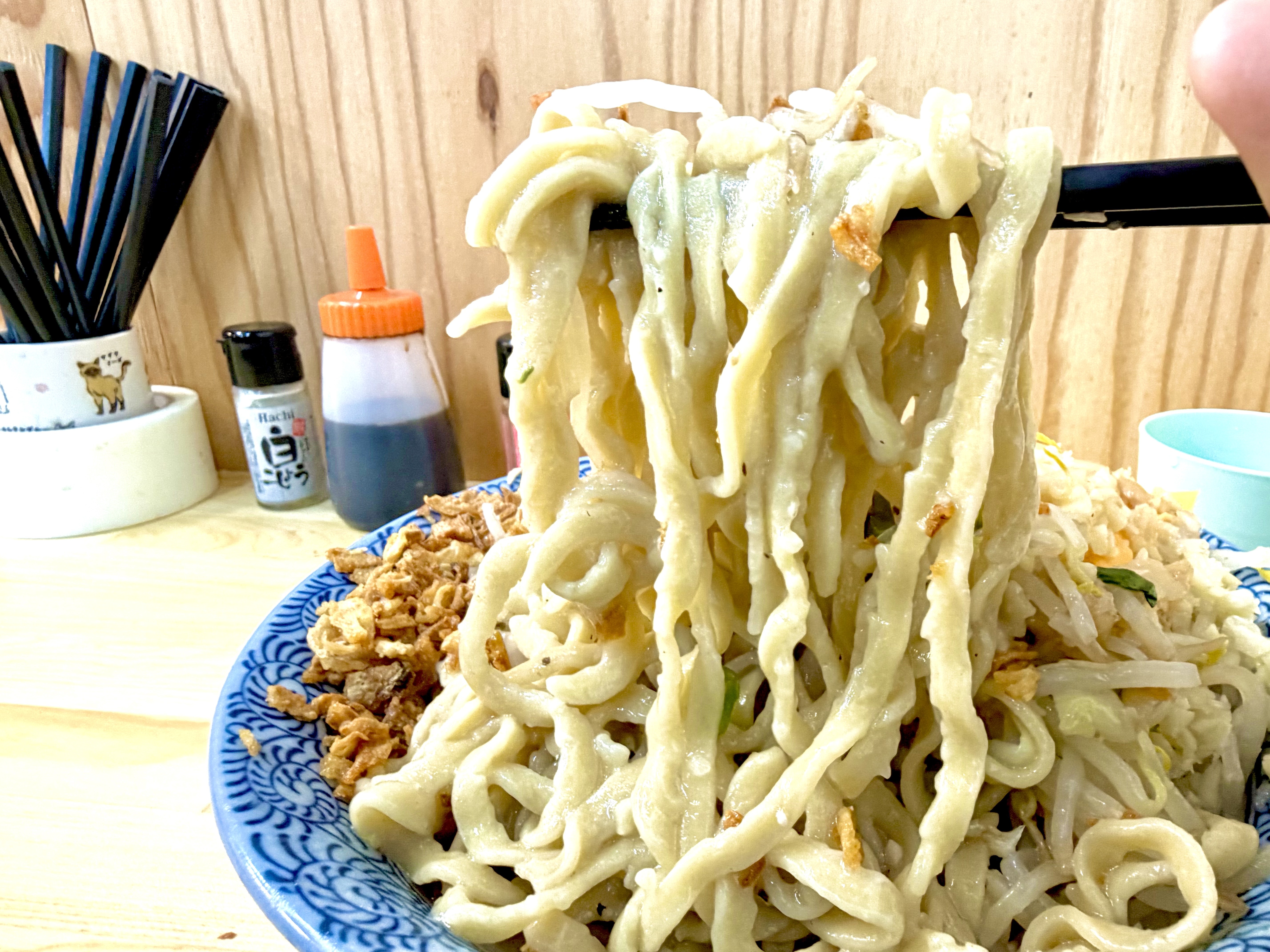 塩油そばの麺リフト