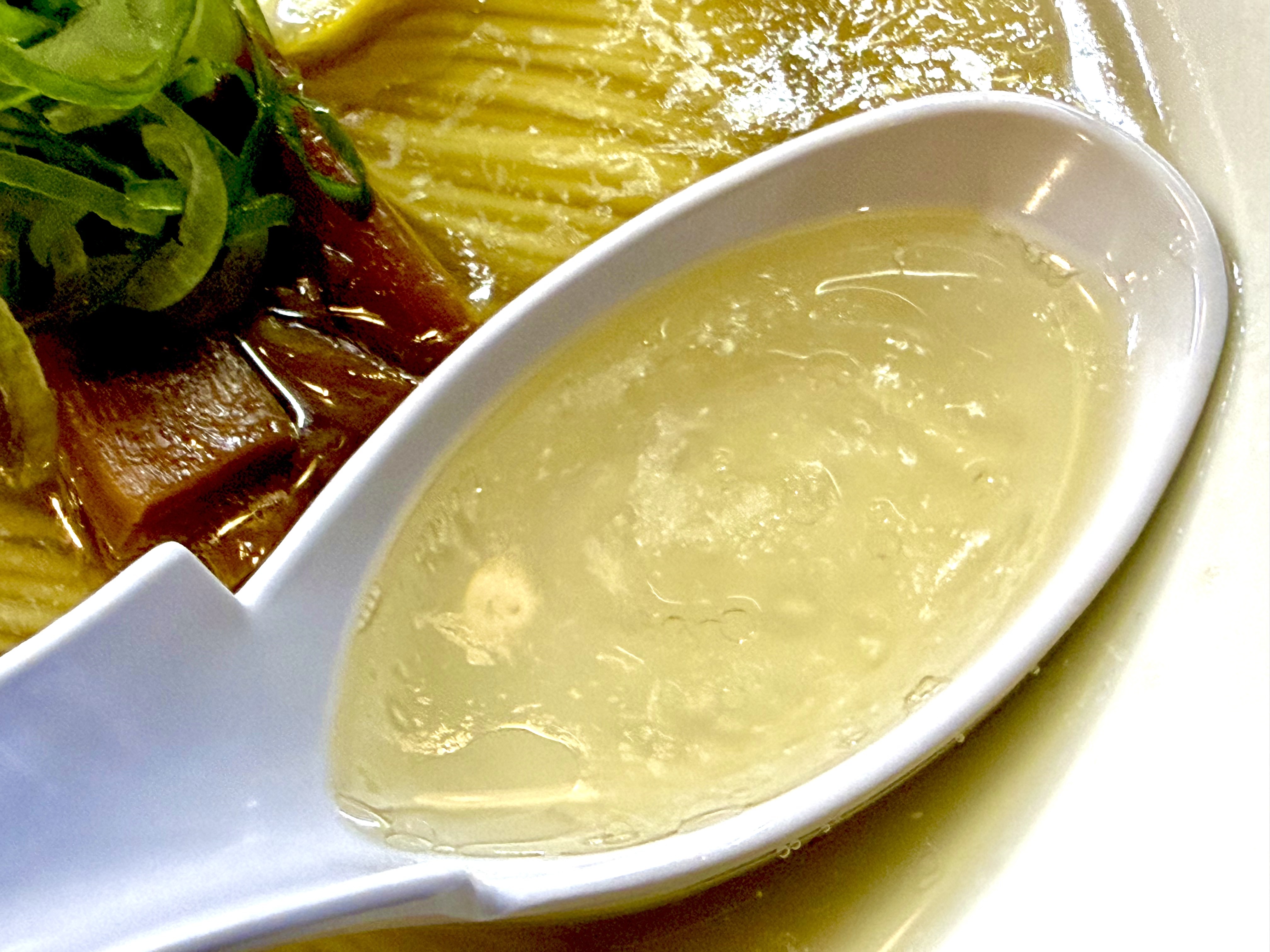 淡麗の豚塩煮干しスープ