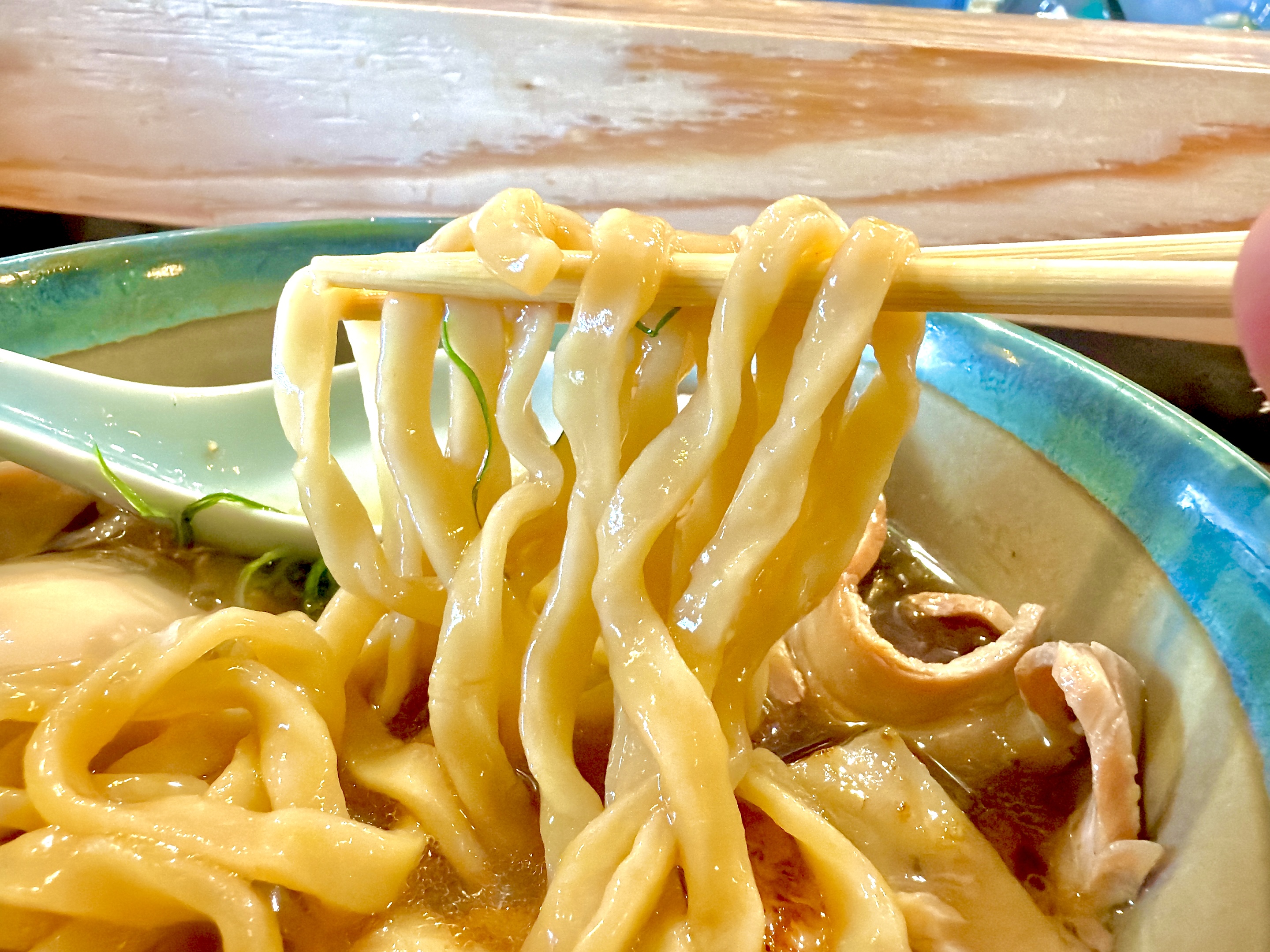 モチモチした太麺