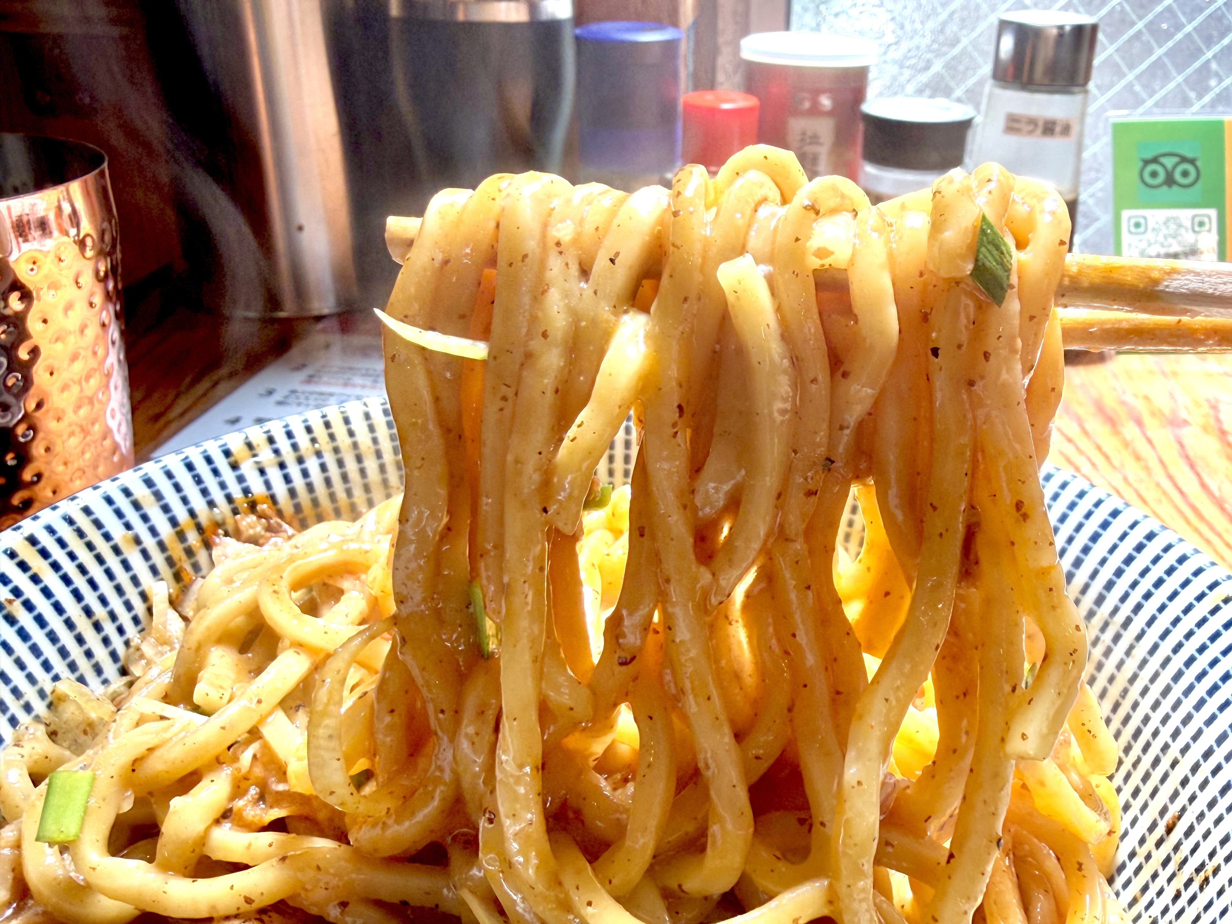 全粒粉入り中太麺