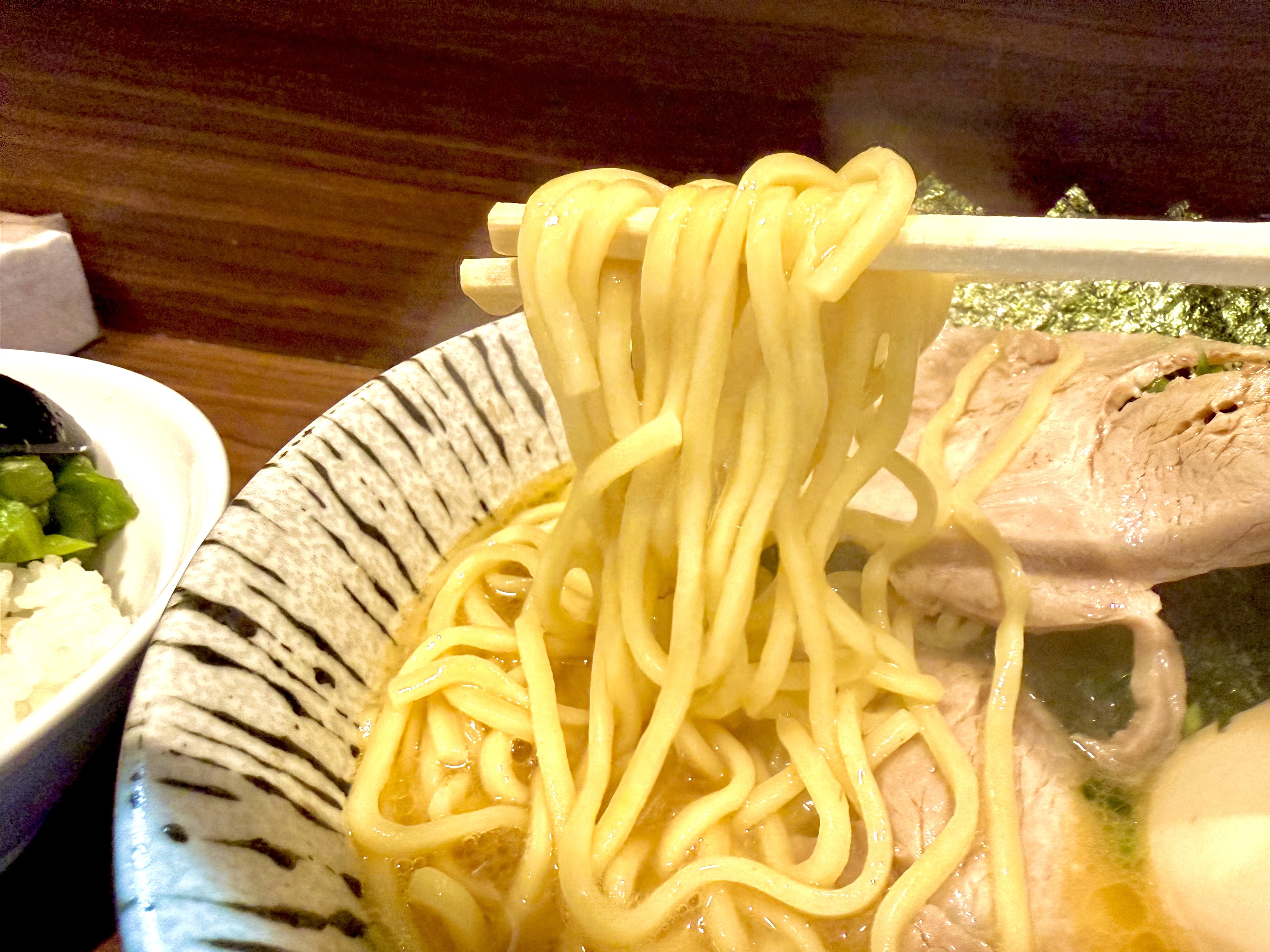 三河屋製麺の中太麺