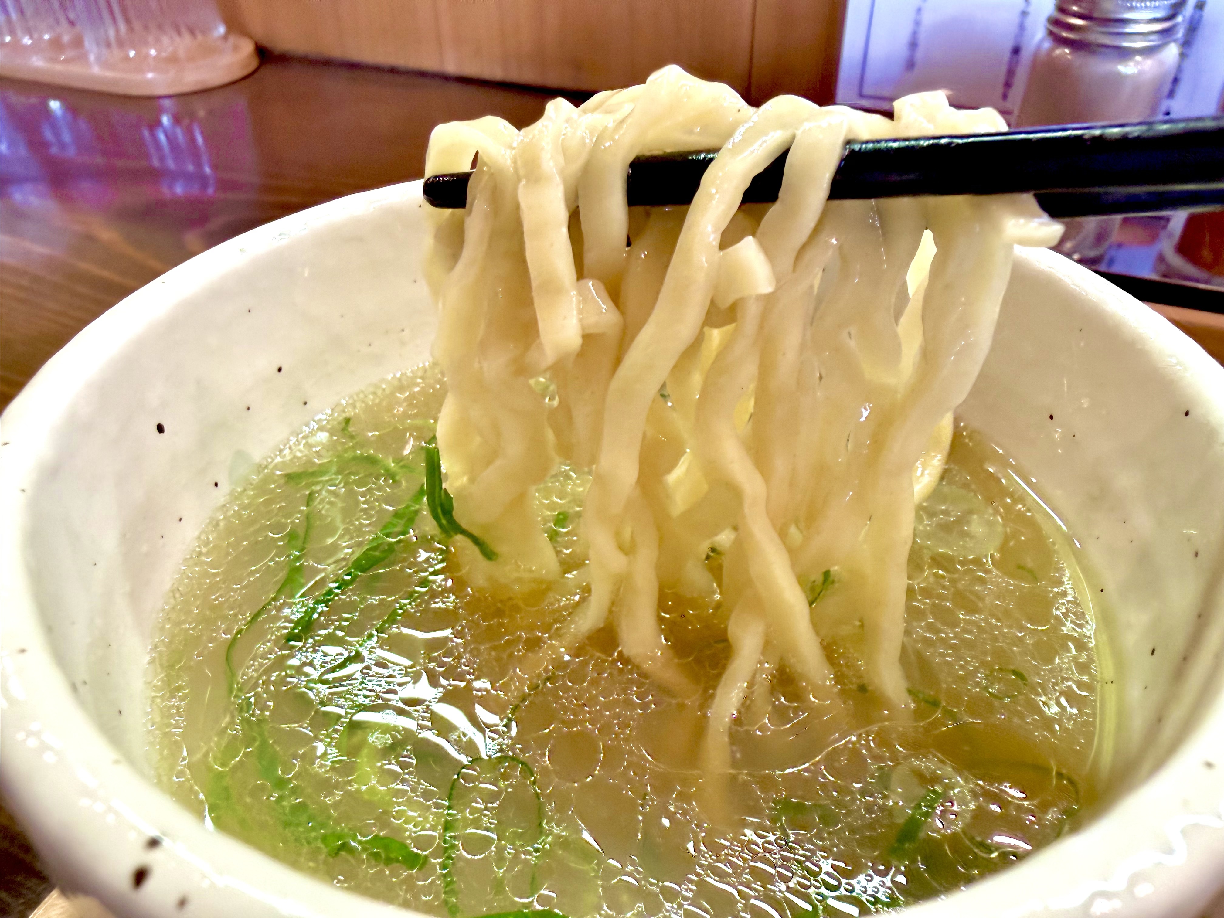 平打ち麺と貝塩のつけ汁
