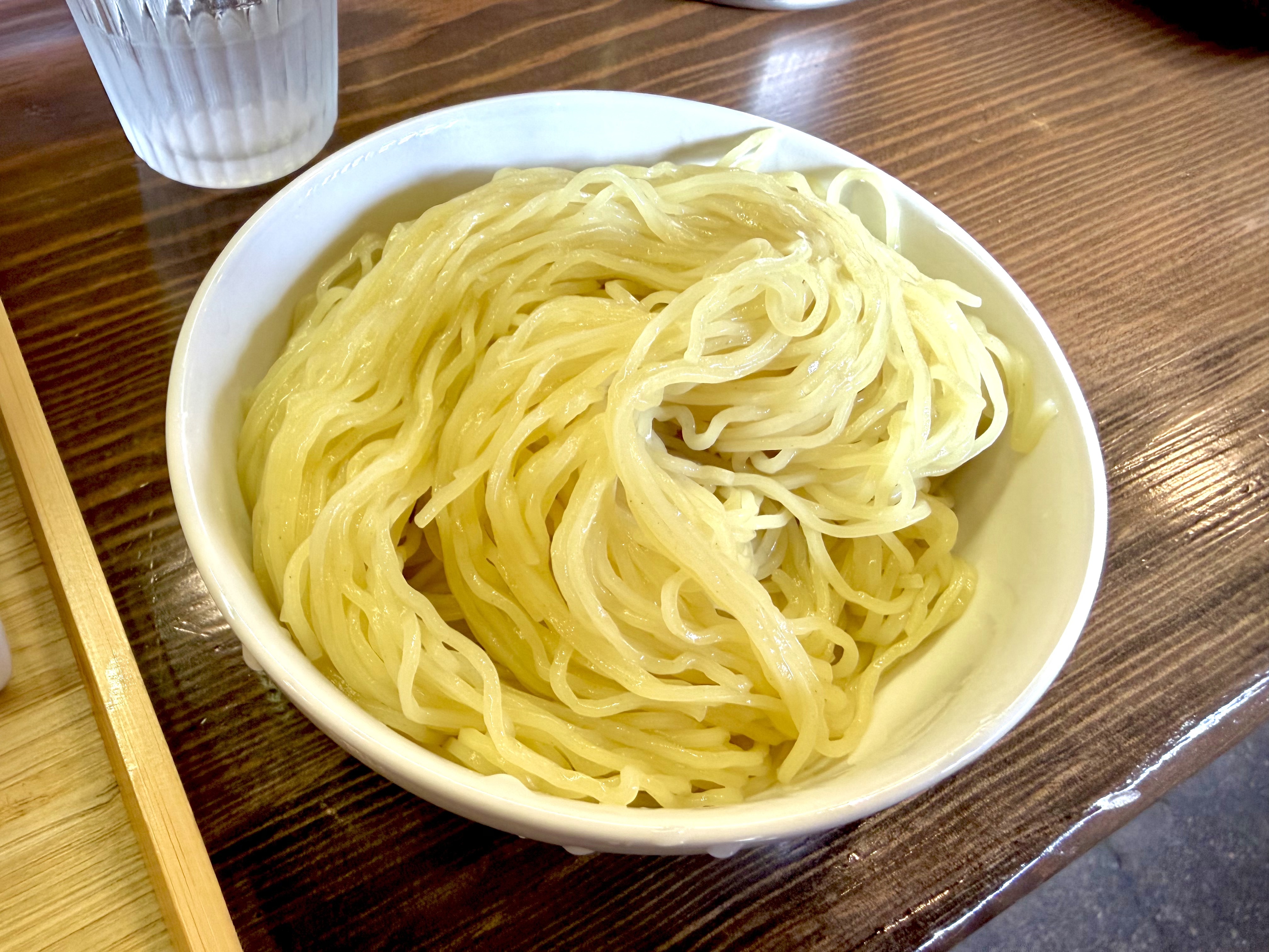 大盛りの細麺