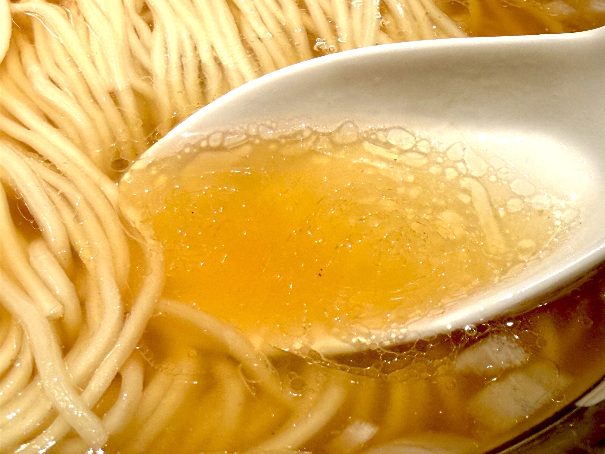 煮干しの旨み効いたスープ