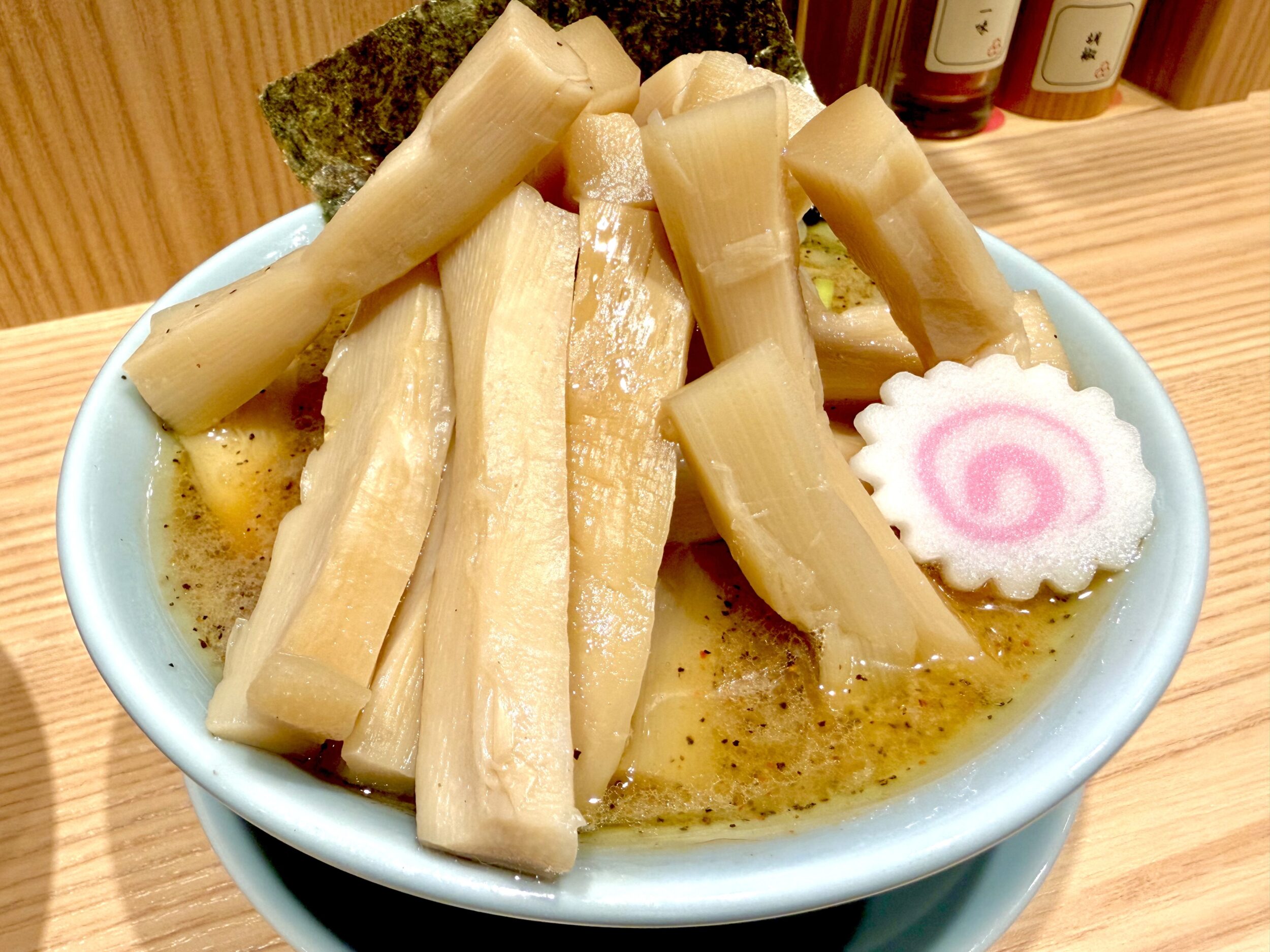 キャンプファイアーしそうなメンマの積み重ね