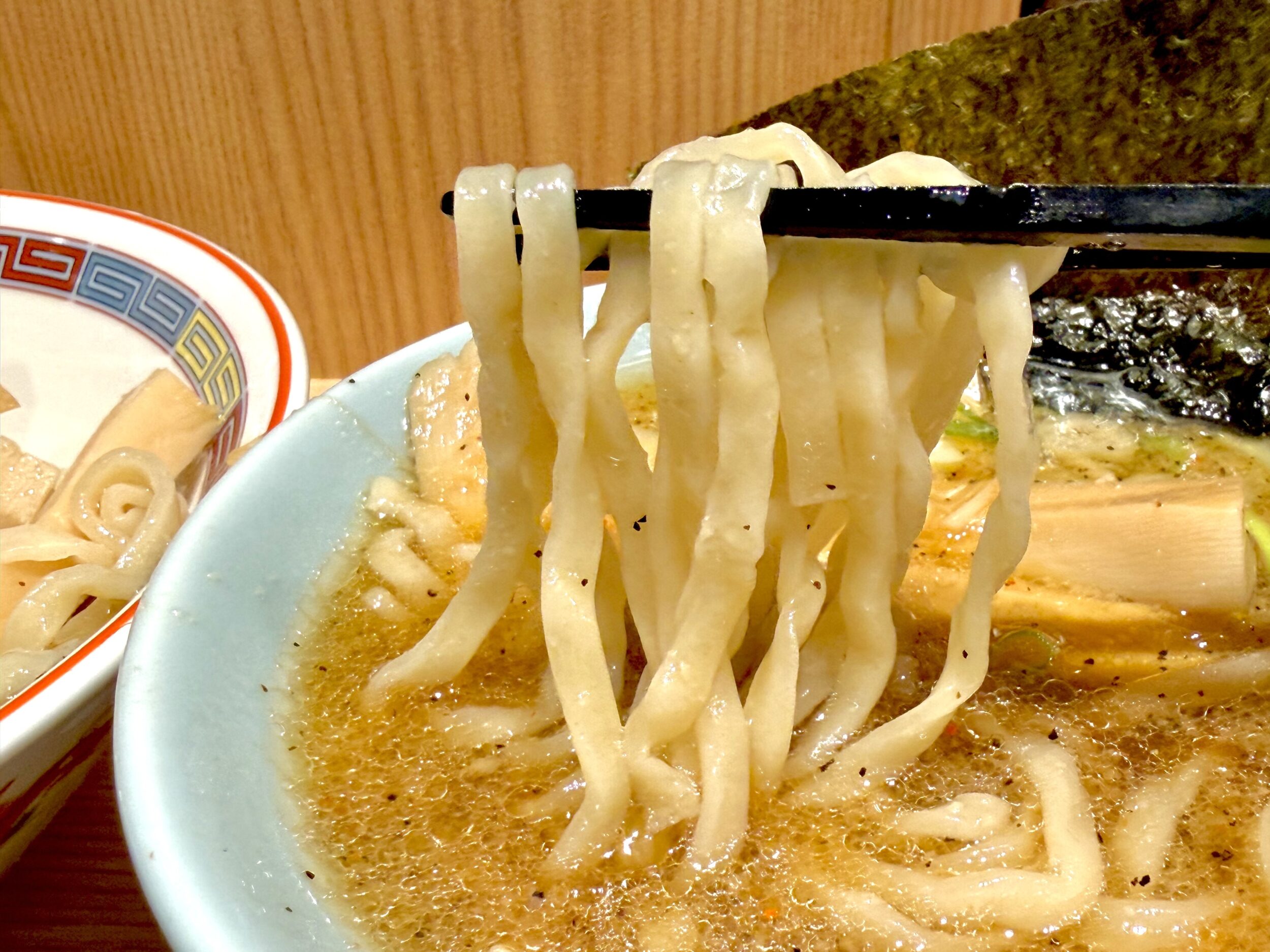 平打ちの太麺とつけ汁