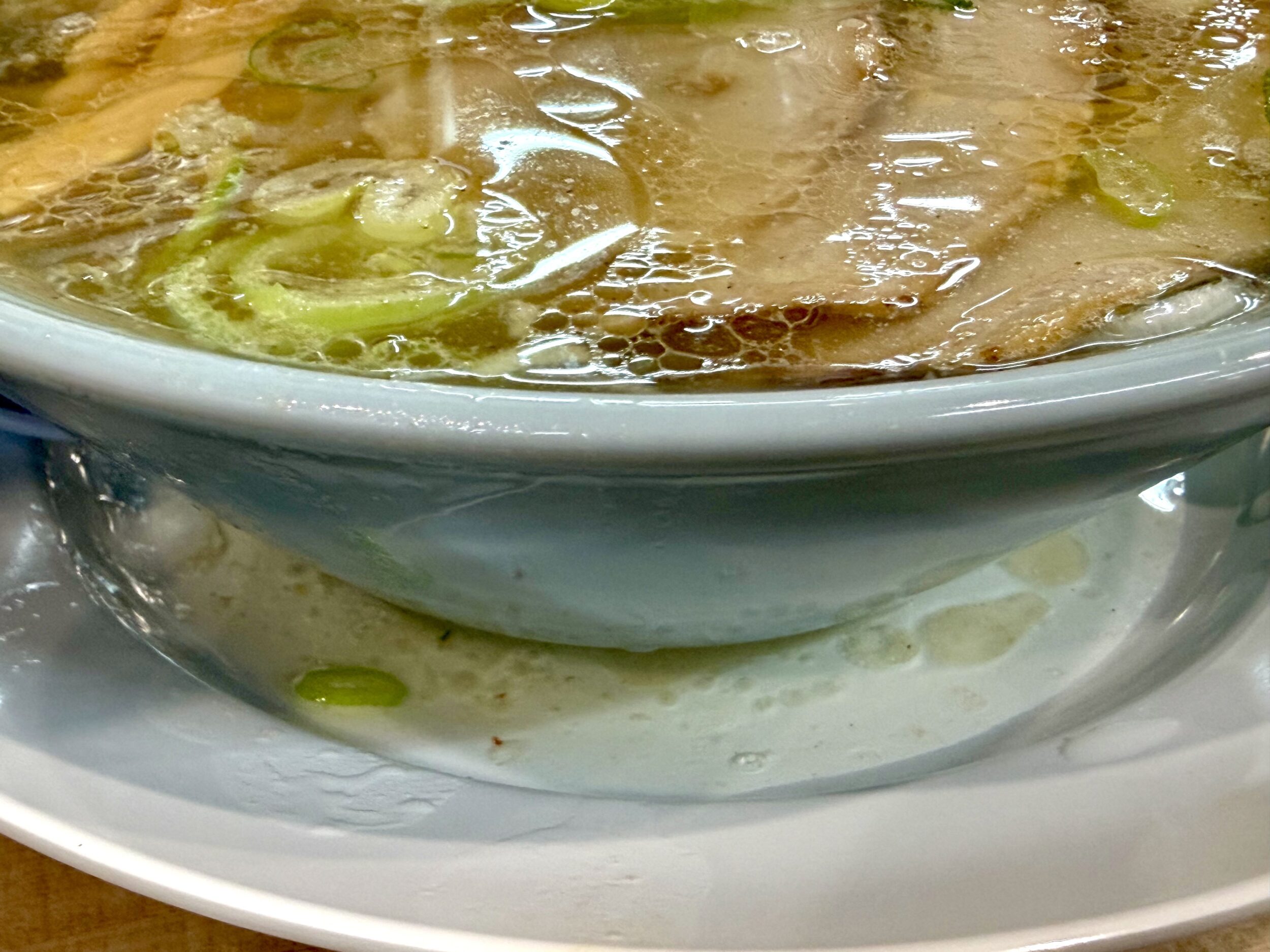 なみなみ注がれたスープ