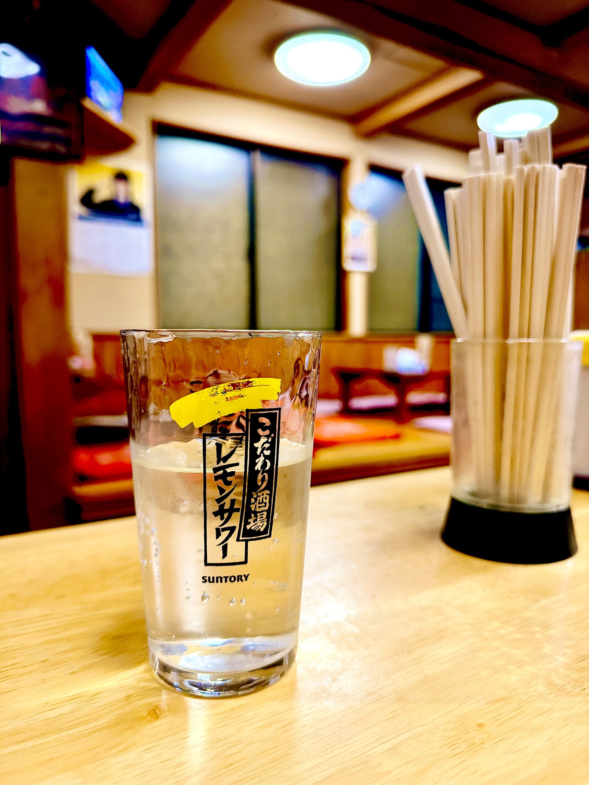 昭和感ある水と店内