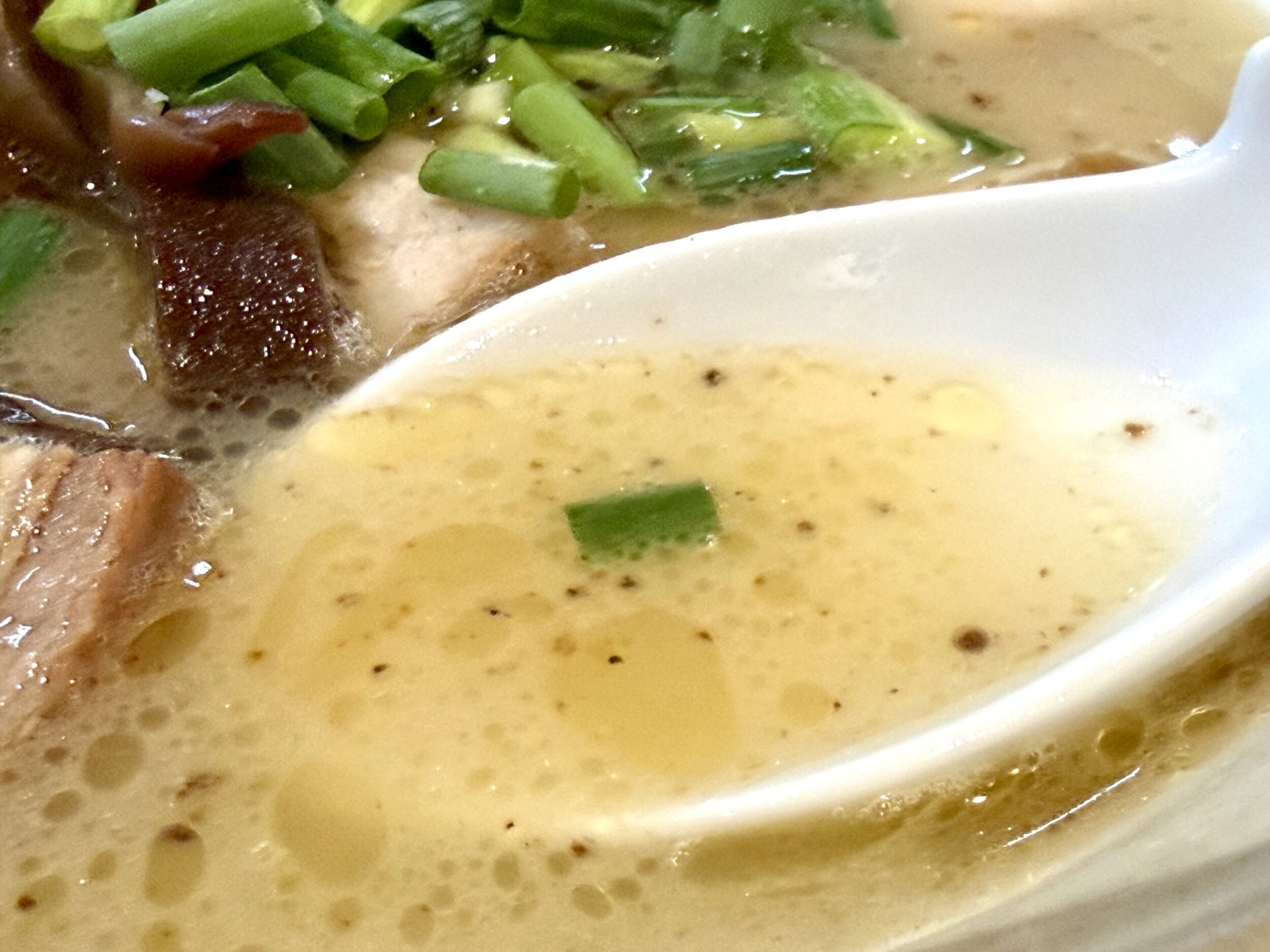 白湯マー油スープ