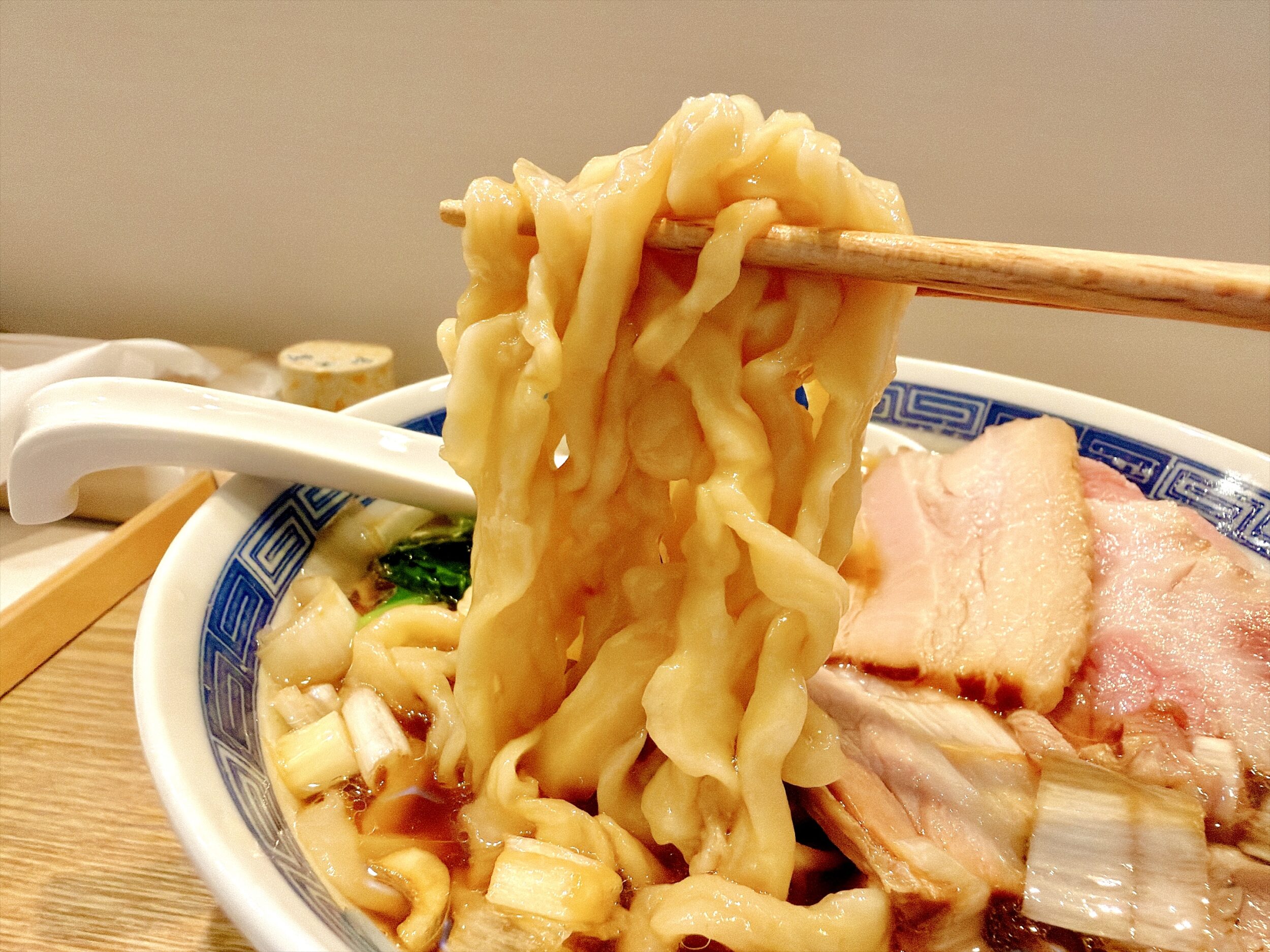 手揉み麺