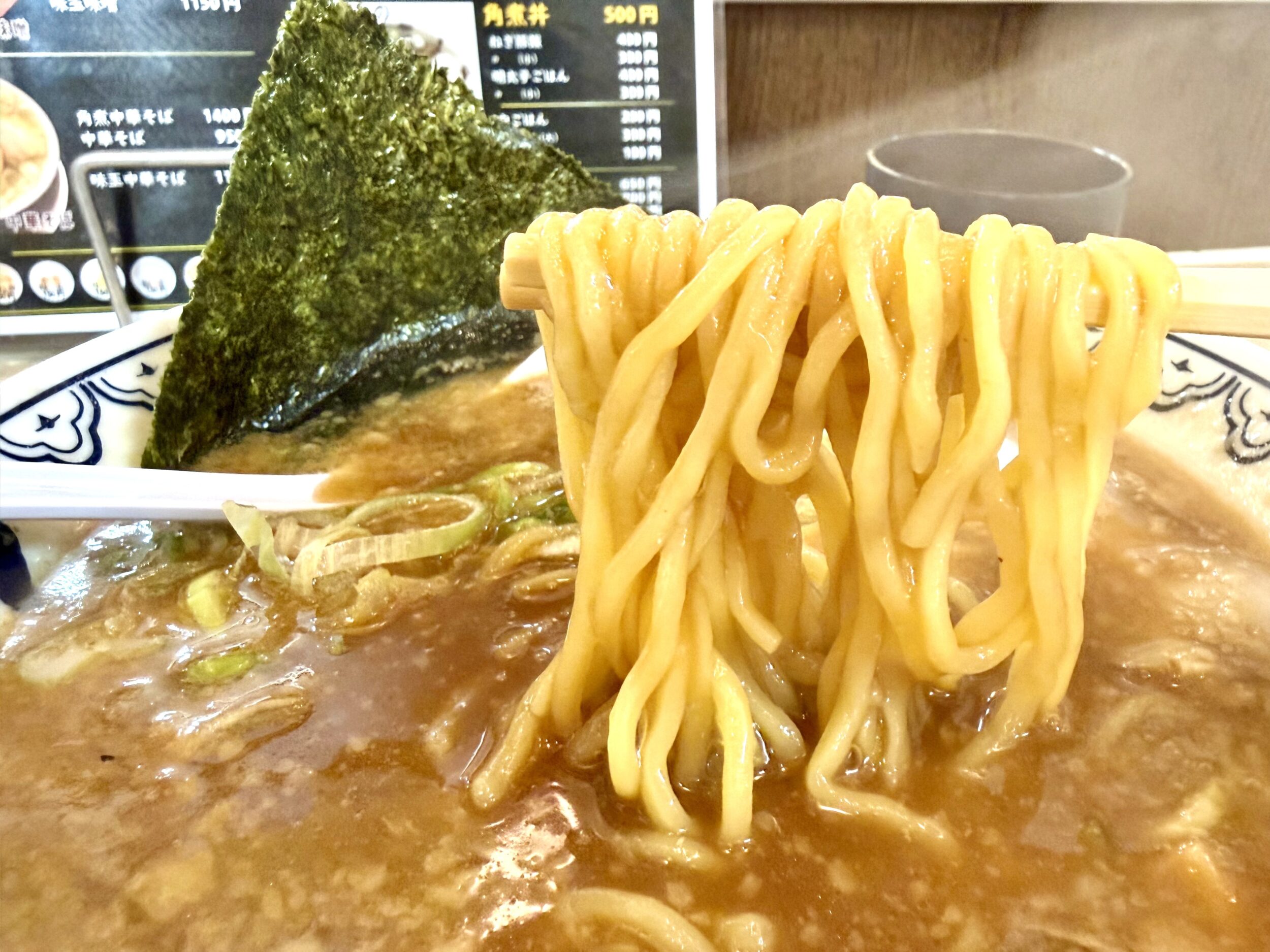 中細の丸みある麺