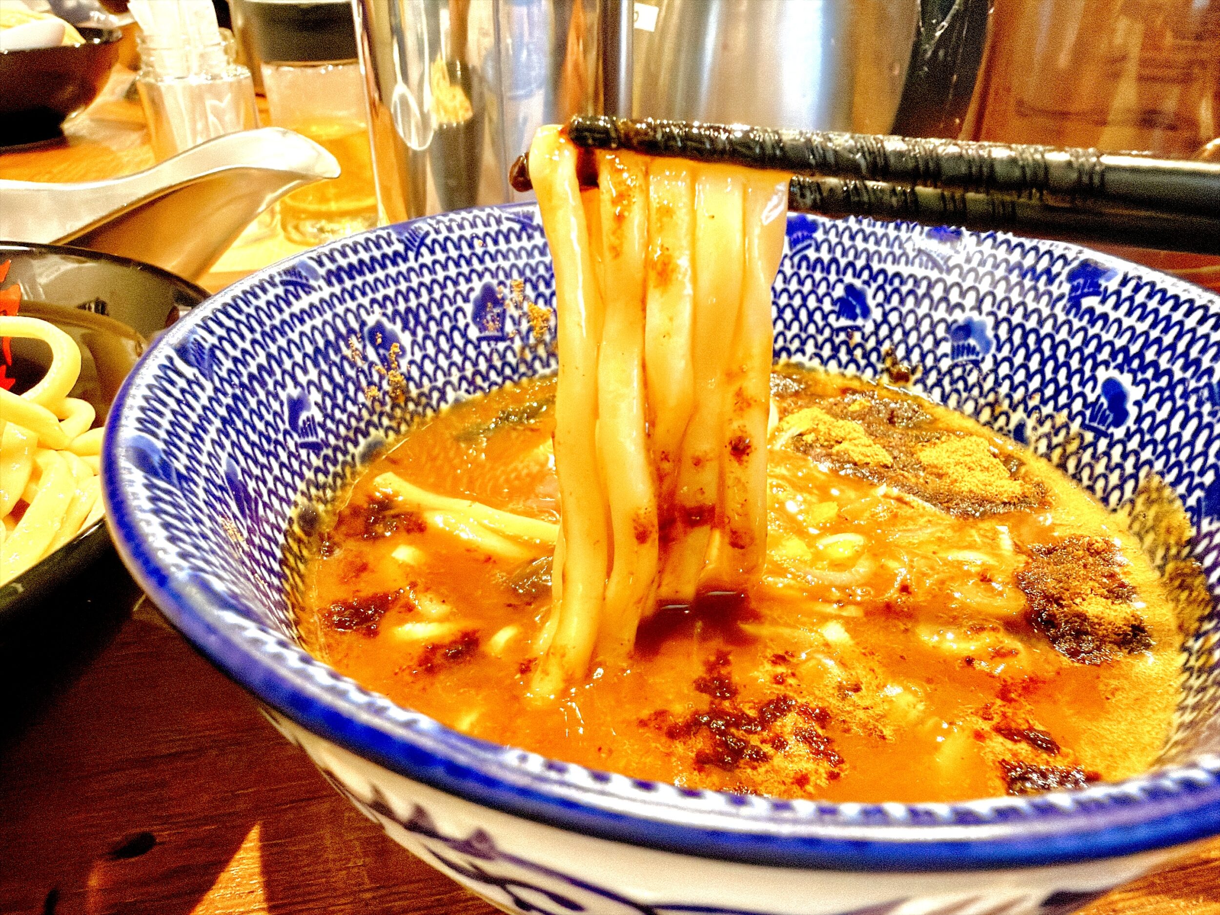 つけ汁と麺リフト