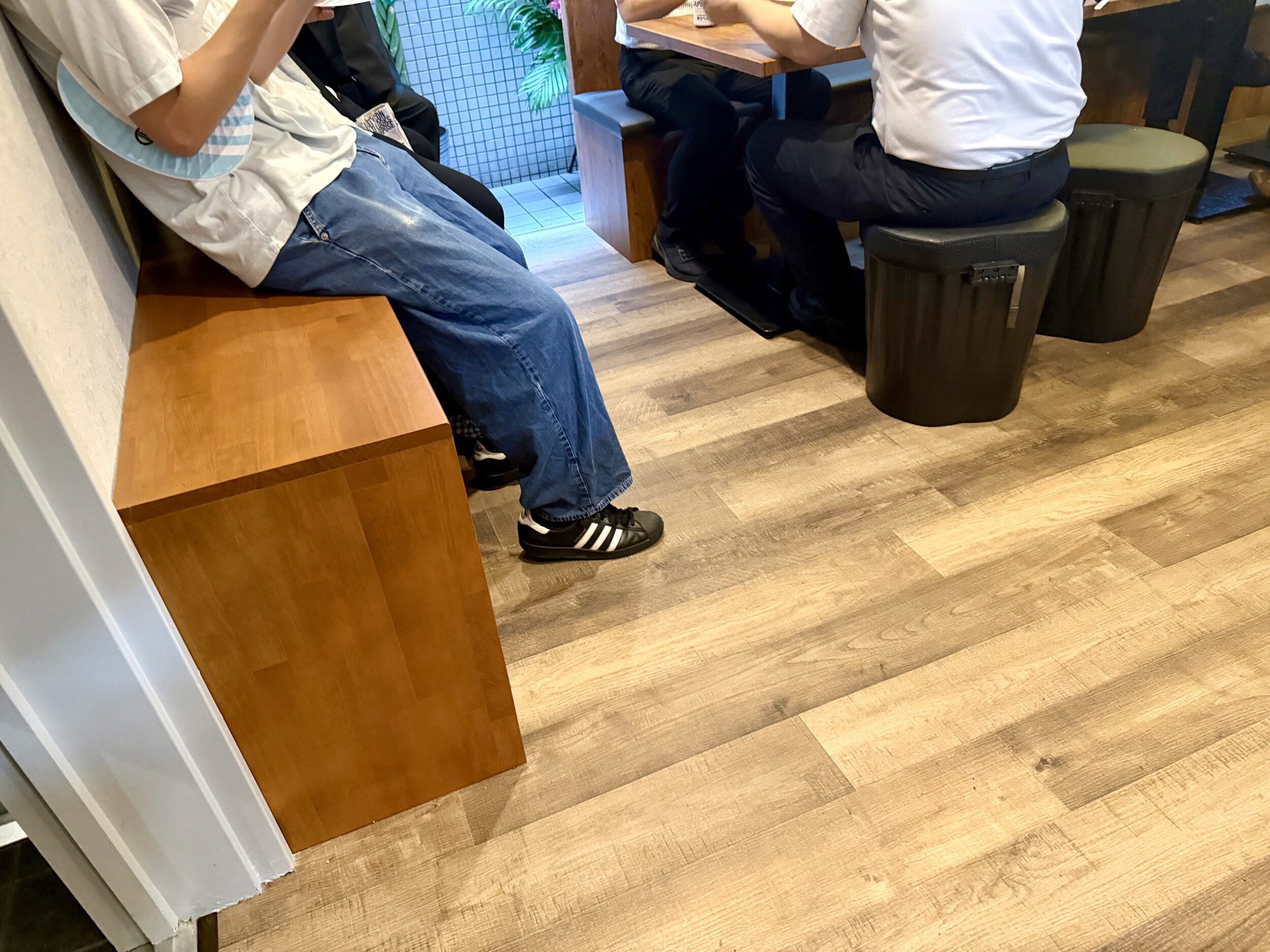 店内待ち席