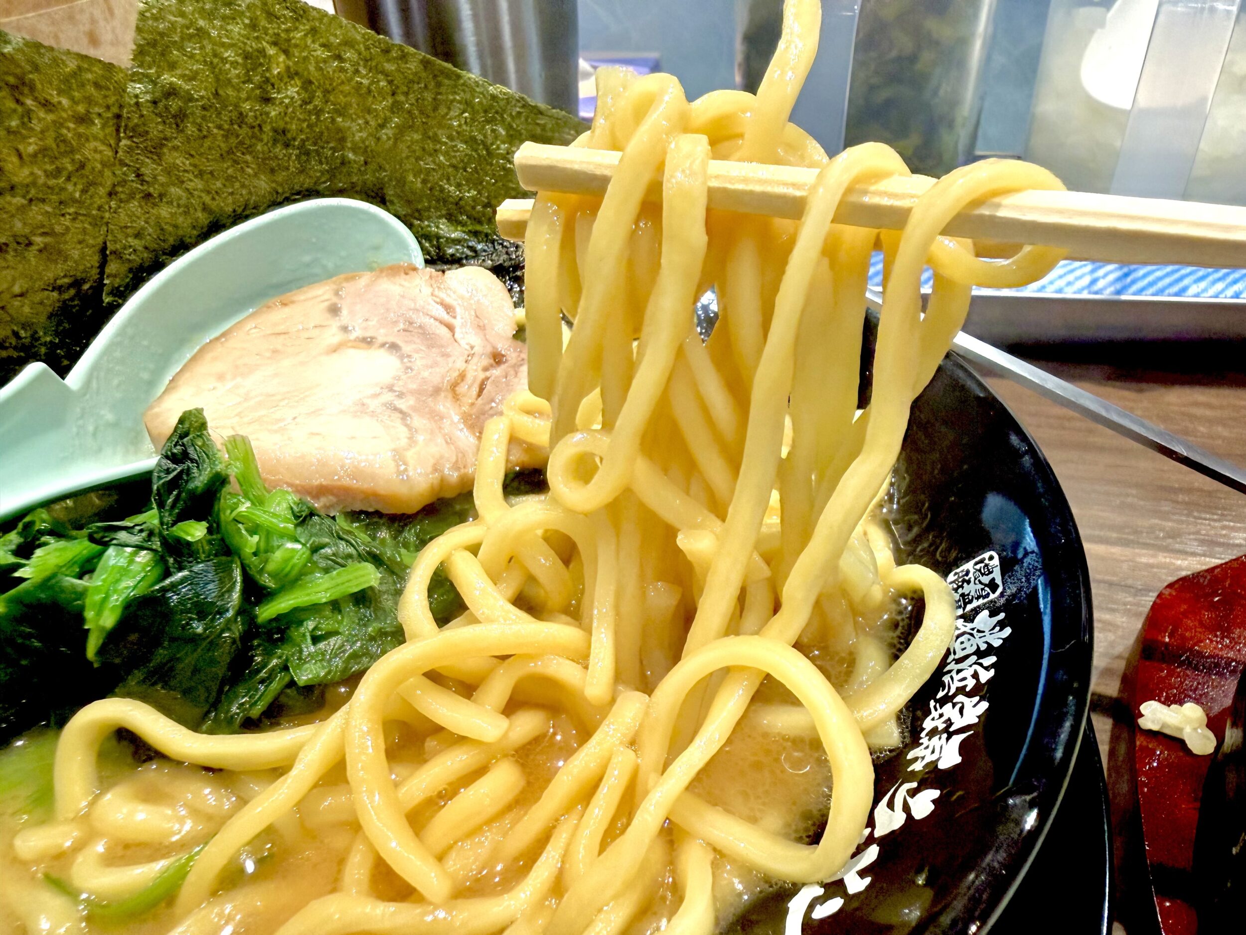 中太の丸みある麺