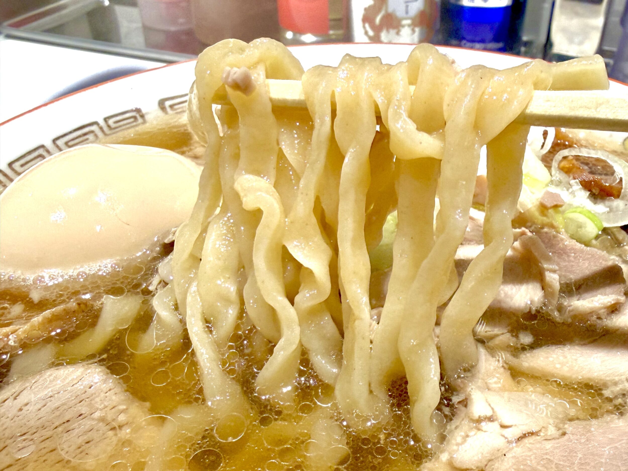 平打ちの太麺