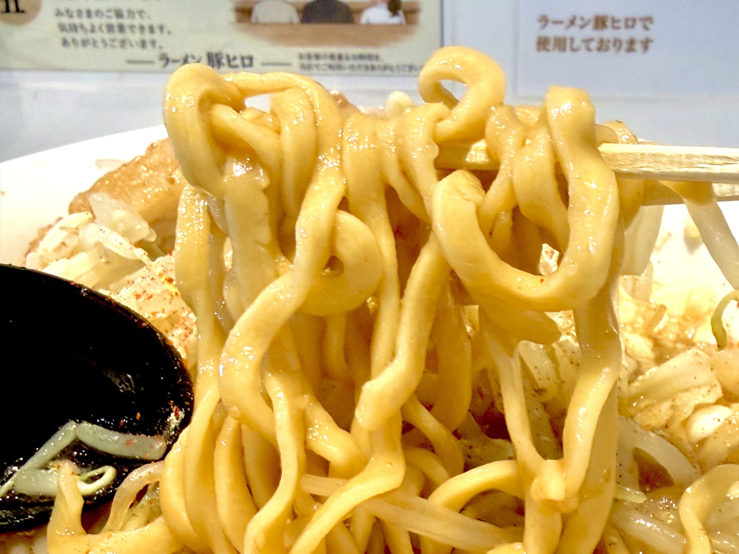 スープの持ち上げが良い太麺