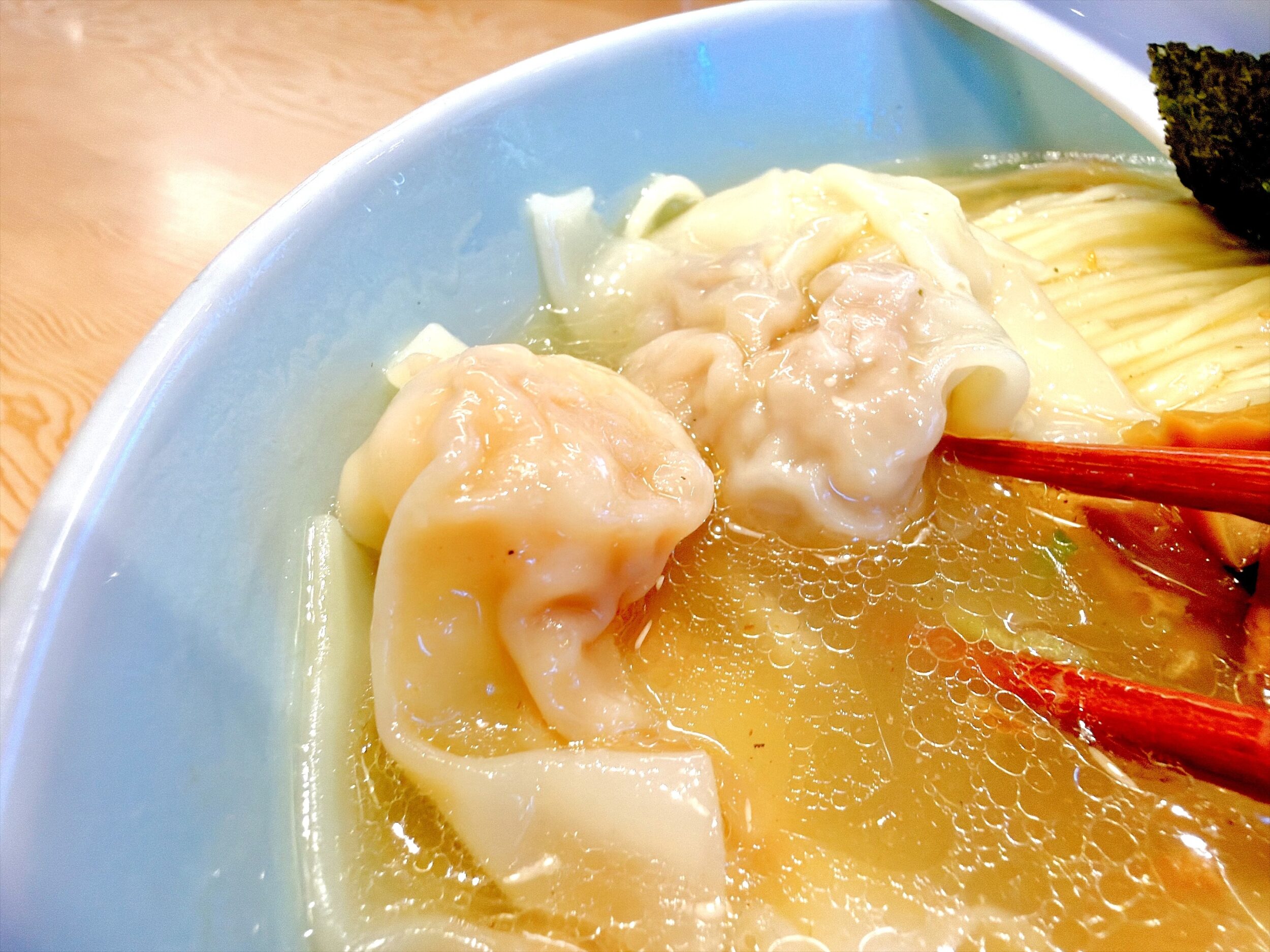肉ワンタンと海老ワンタン