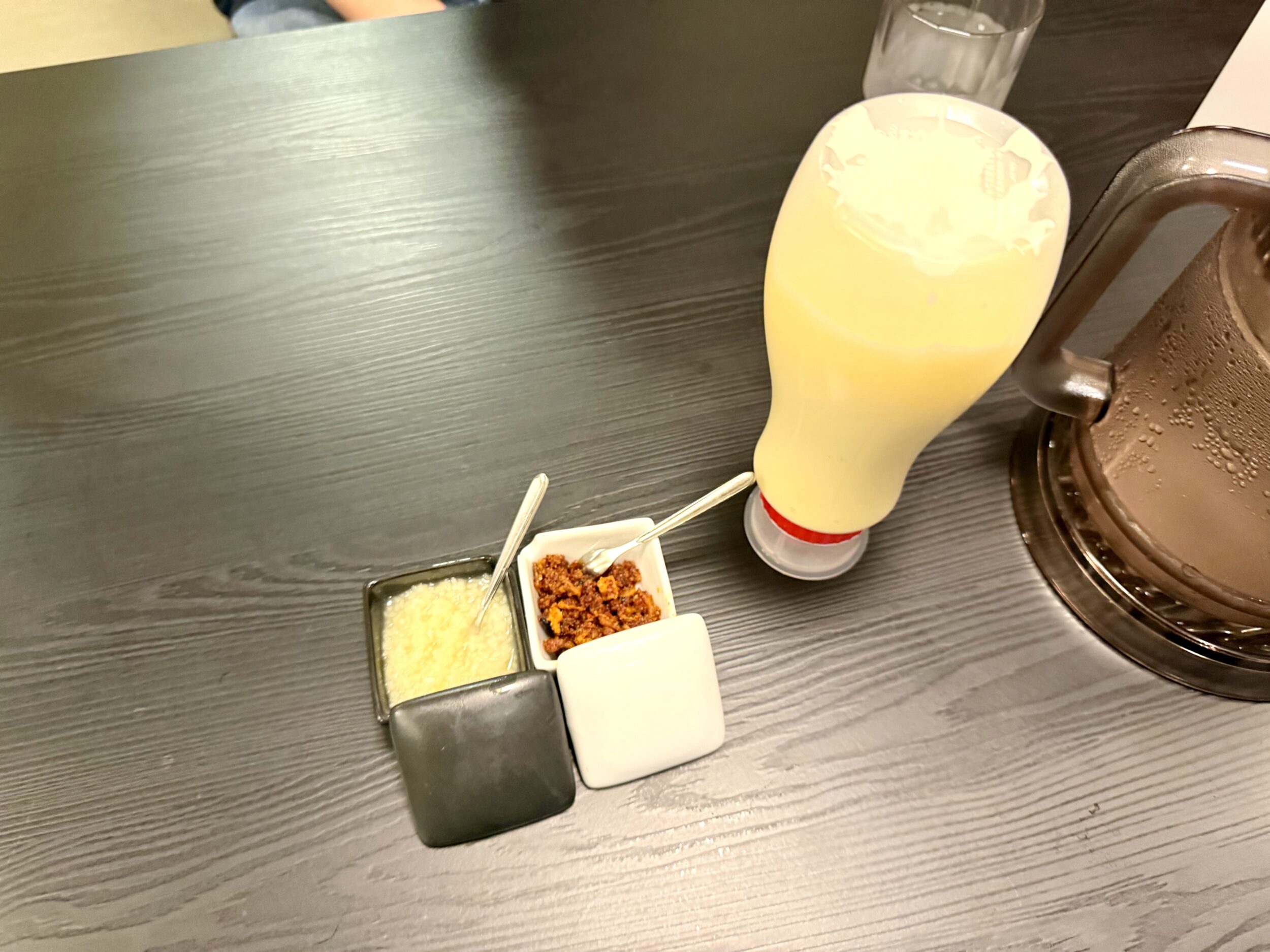 冷蔵された調味料